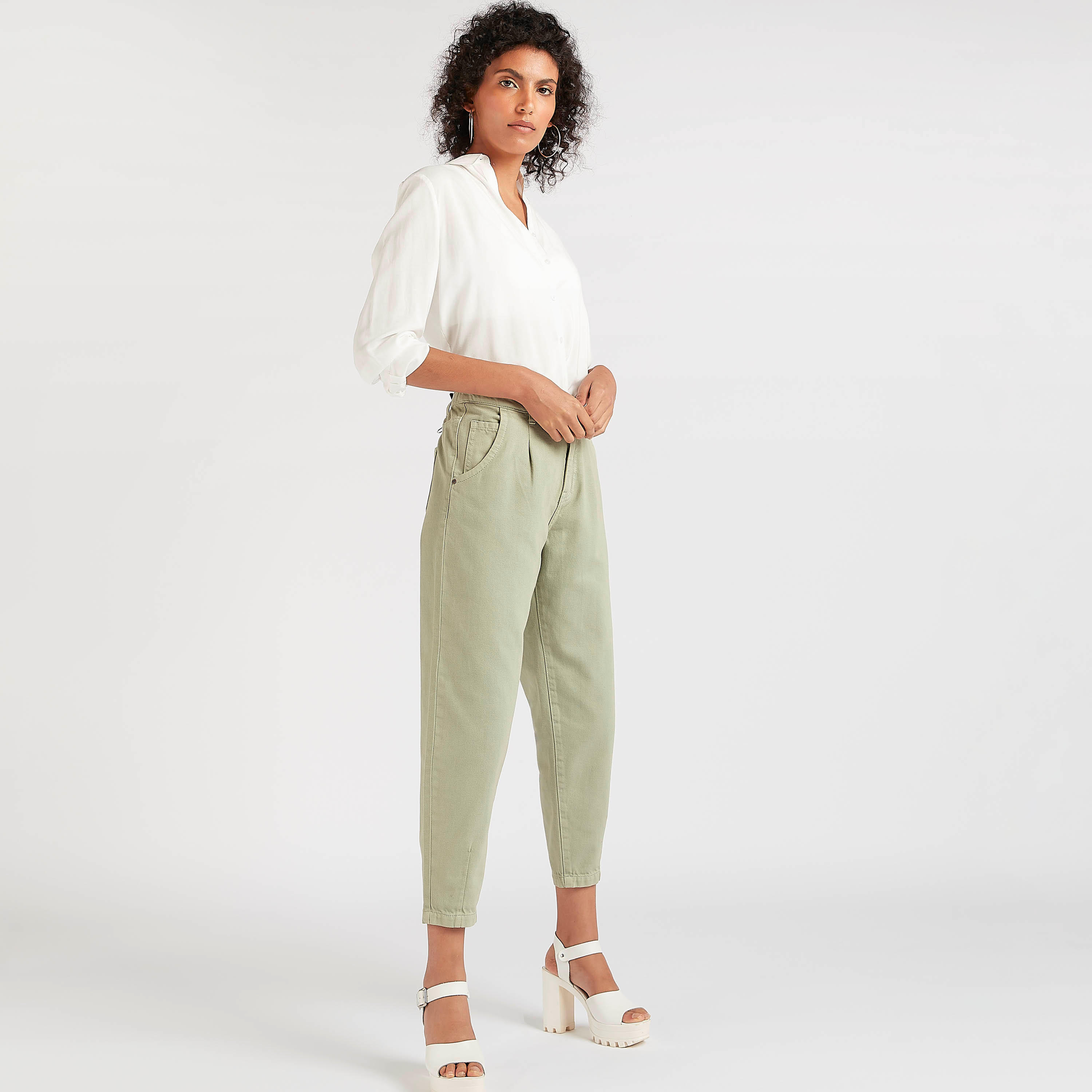 بنطلون جينز دنيم سادة بخصر متوسط الارتفاع وجيوب وزر إغلاق-women-clothing-bottoms-jeans-image-2