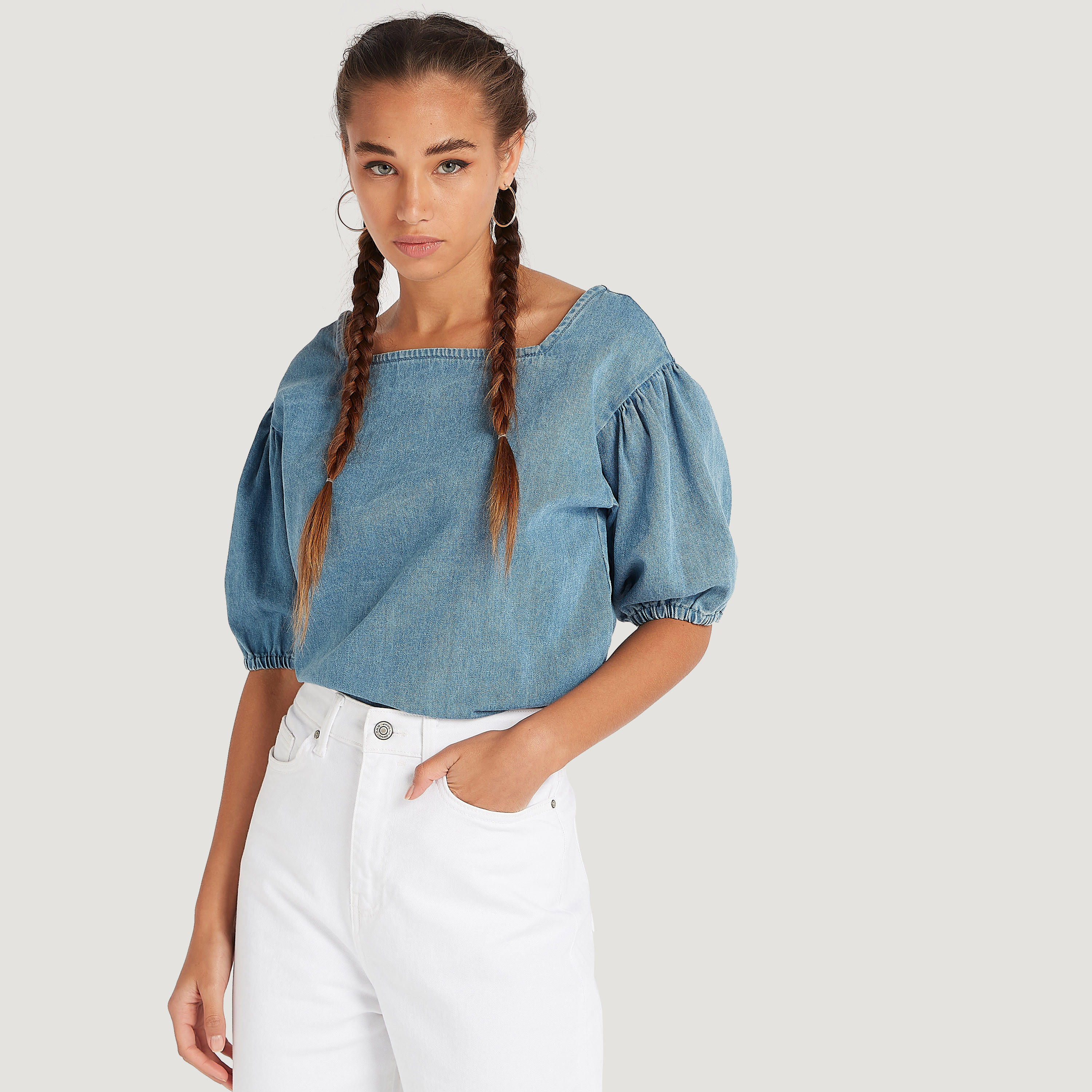 بلوزة دنيم سادة بياقة قارب وأكمام منفوخة وزر إغلاق-women-clothing-shirtsandblouses-blouses-image-1