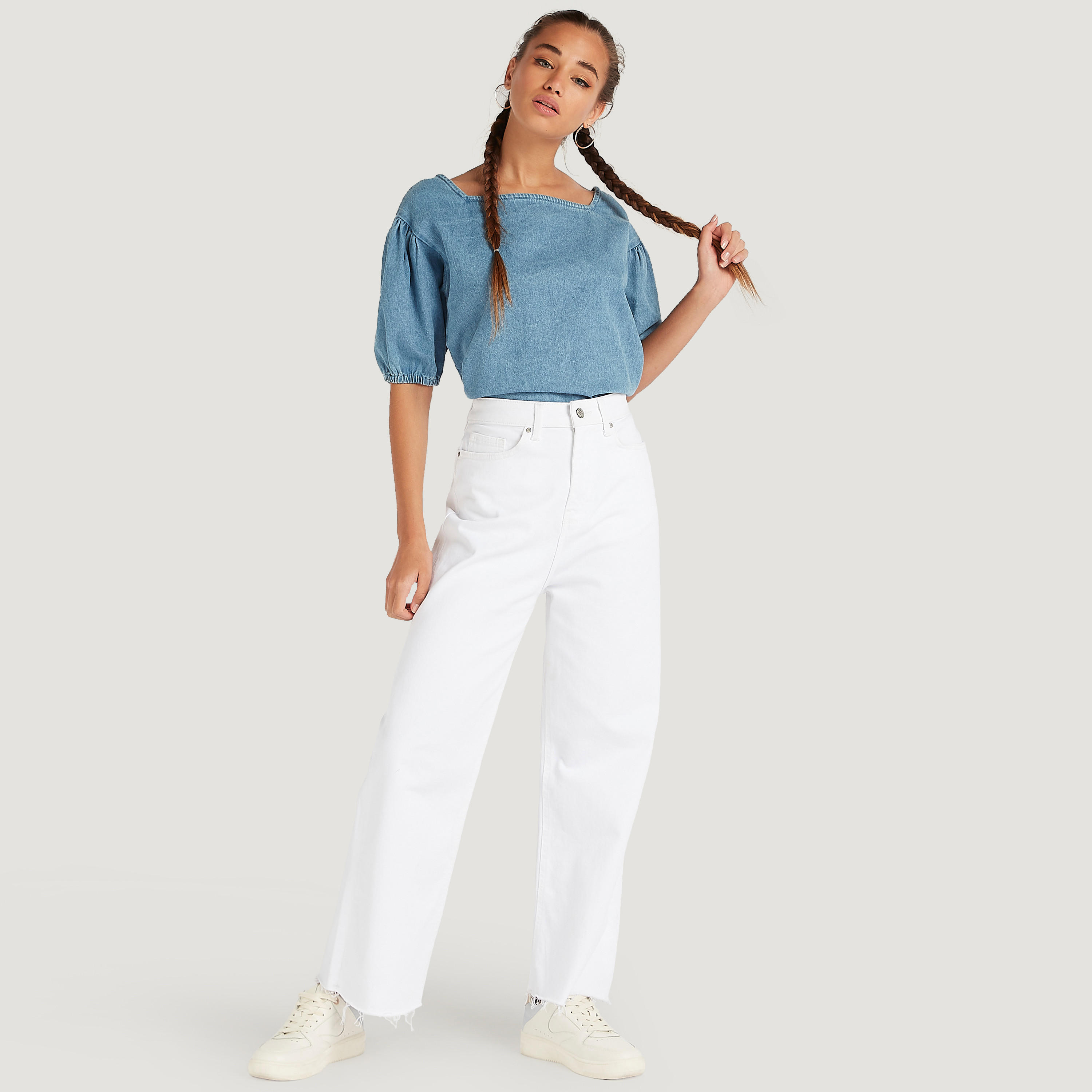 بلوزة دنيم سادة بياقة قارب وأكمام منفوخة وزر إغلاق-women-clothing-shirtsandblouses-blouses-image-2
