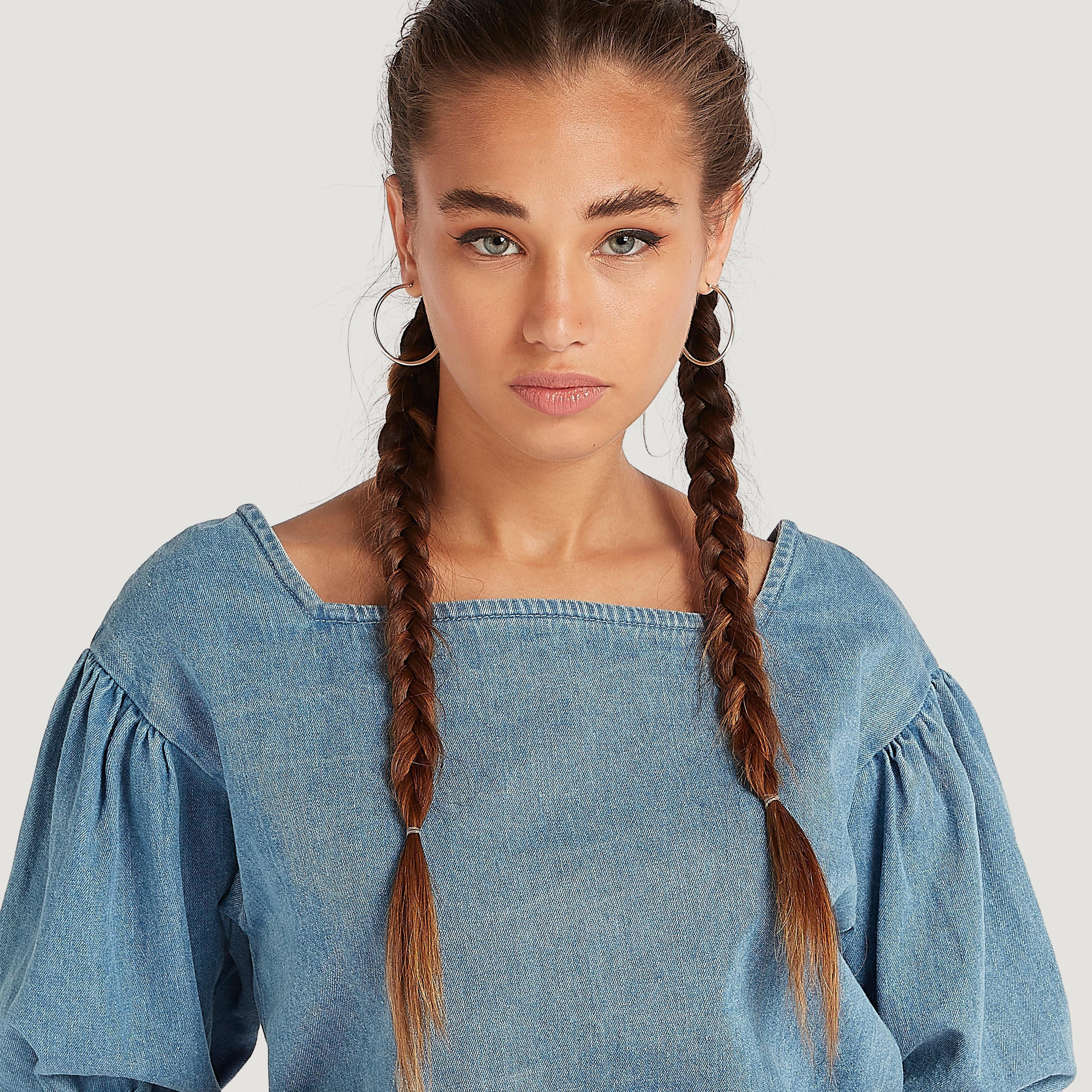 بلوزة دنيم سادة بياقة قارب وأكمام منفوخة وزر إغلاق-women-clothing-shirtsandblouses-blouses-image-5