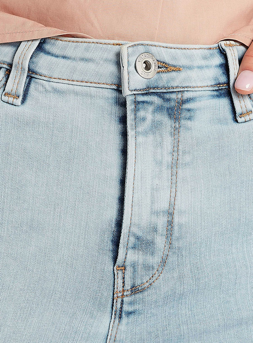 بنطلون جينز دنيم قصير مضلّع سوبر سكيني فيت وزر إغلاق-women-clothing-bottoms-jeans-image-3