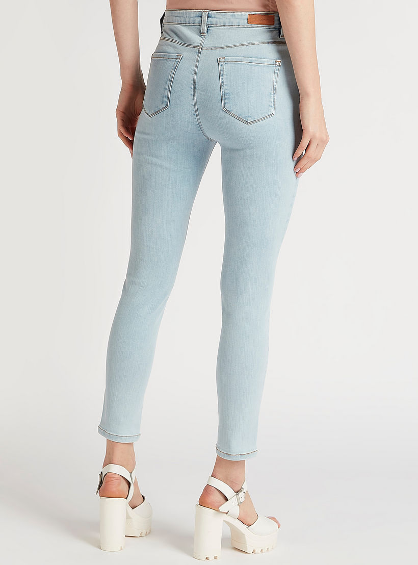 بنطلون جينز دنيم قصير مضلّع سوبر سكيني فيت وزر إغلاق-women-clothing-bottoms-jeans-image-4