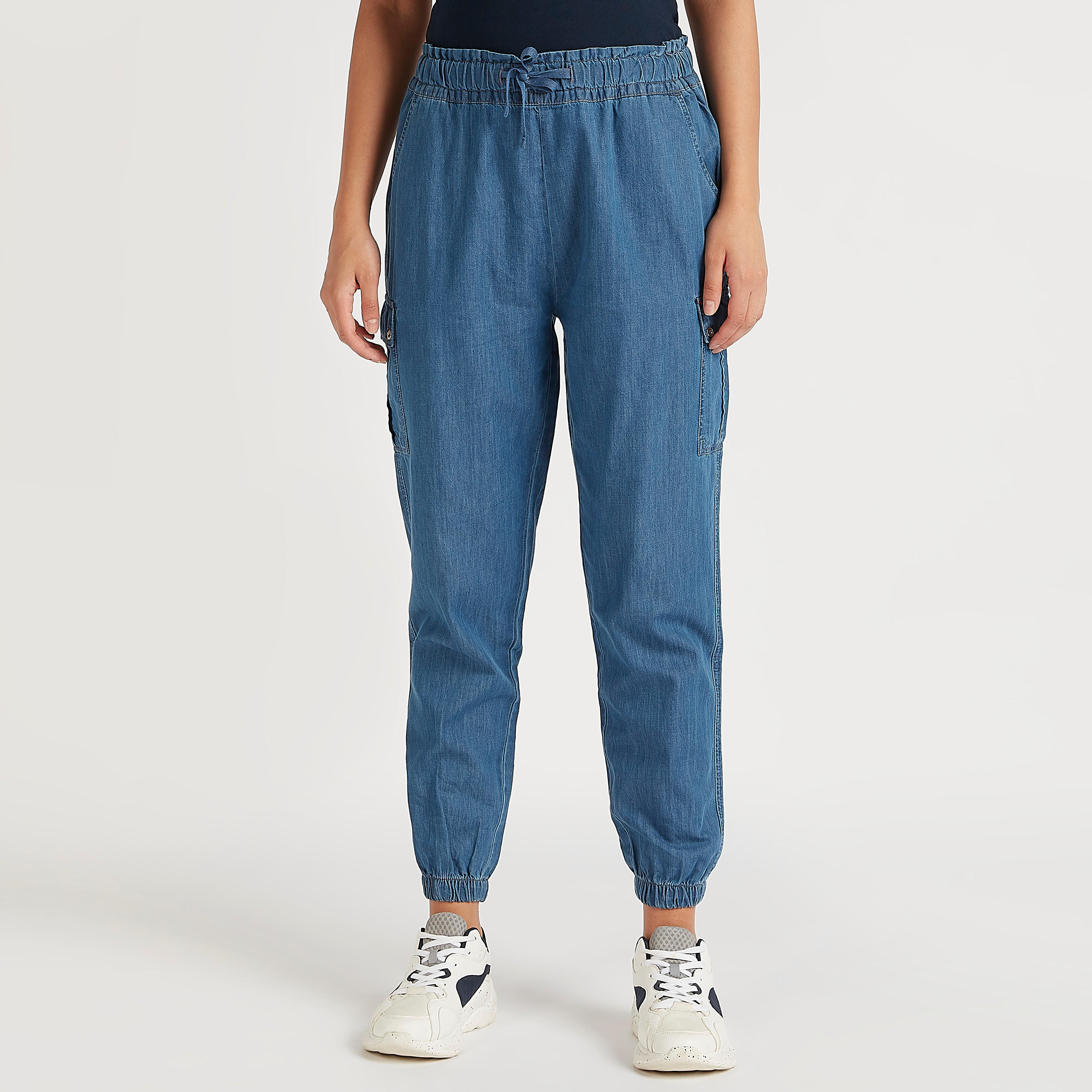 بنطلون رياضي سادة بأساور مطّاطيّة وجيوب وخصر مطّاطي برباط-women-clothing-bottoms-joggers-image-1