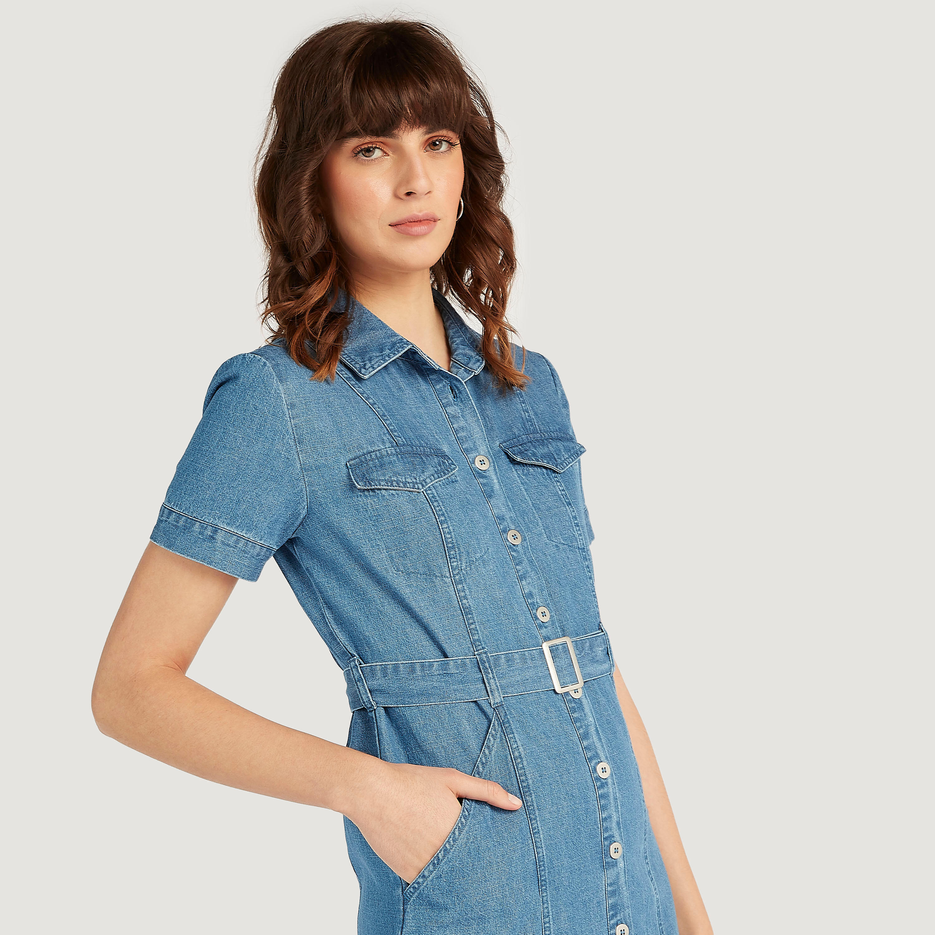 فستان قميص ميدي دنيم سادة بأكمام قصيرة وحزام-women-clothing-dresses-image-5
