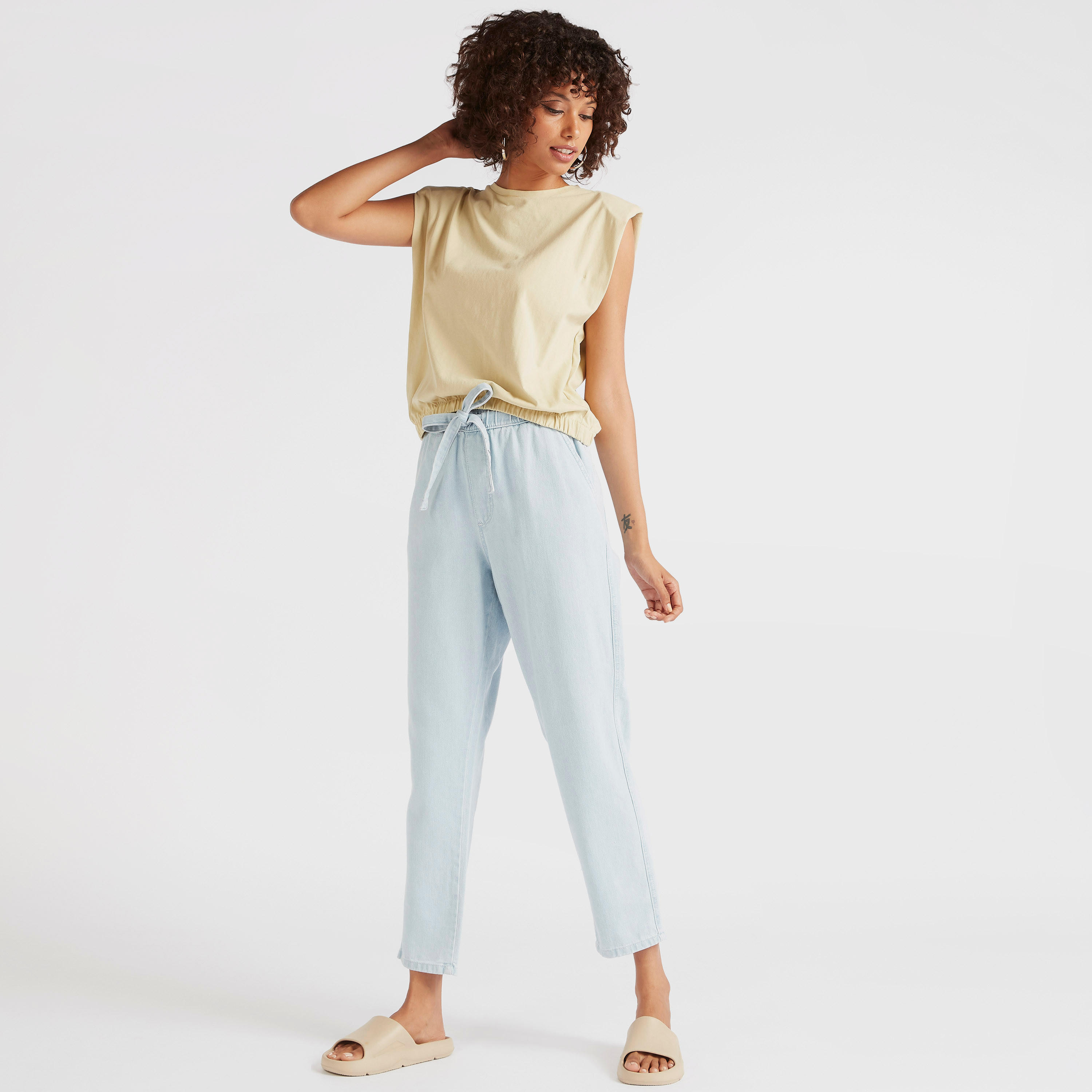 بنطلون دنيم سادة بجيوب ورباط إغلاق-women-clothing-bottoms-jeans-image-4