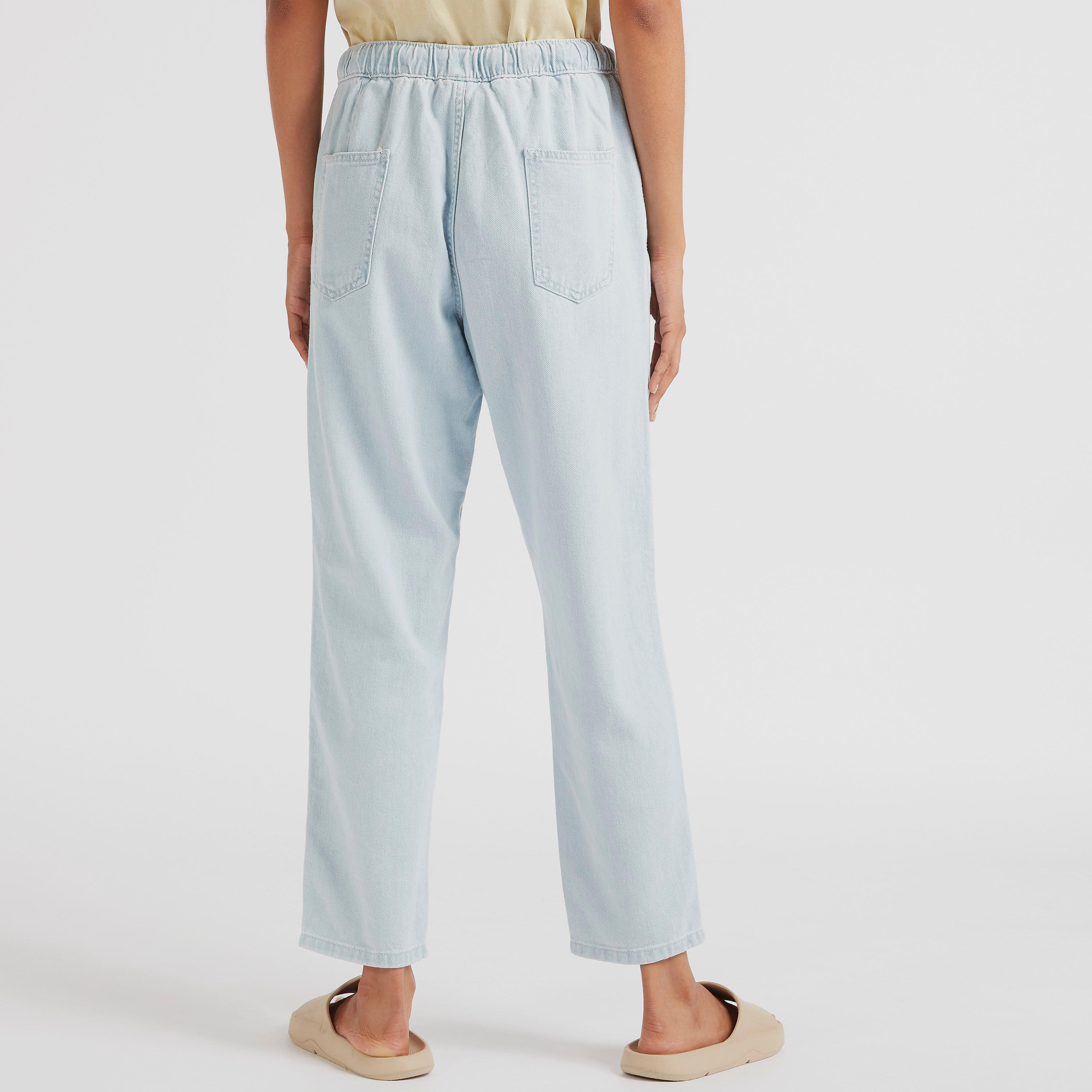 بنطلون دنيم سادة بجيوب ورباط إغلاق-women-clothing-bottoms-jeans-image-2