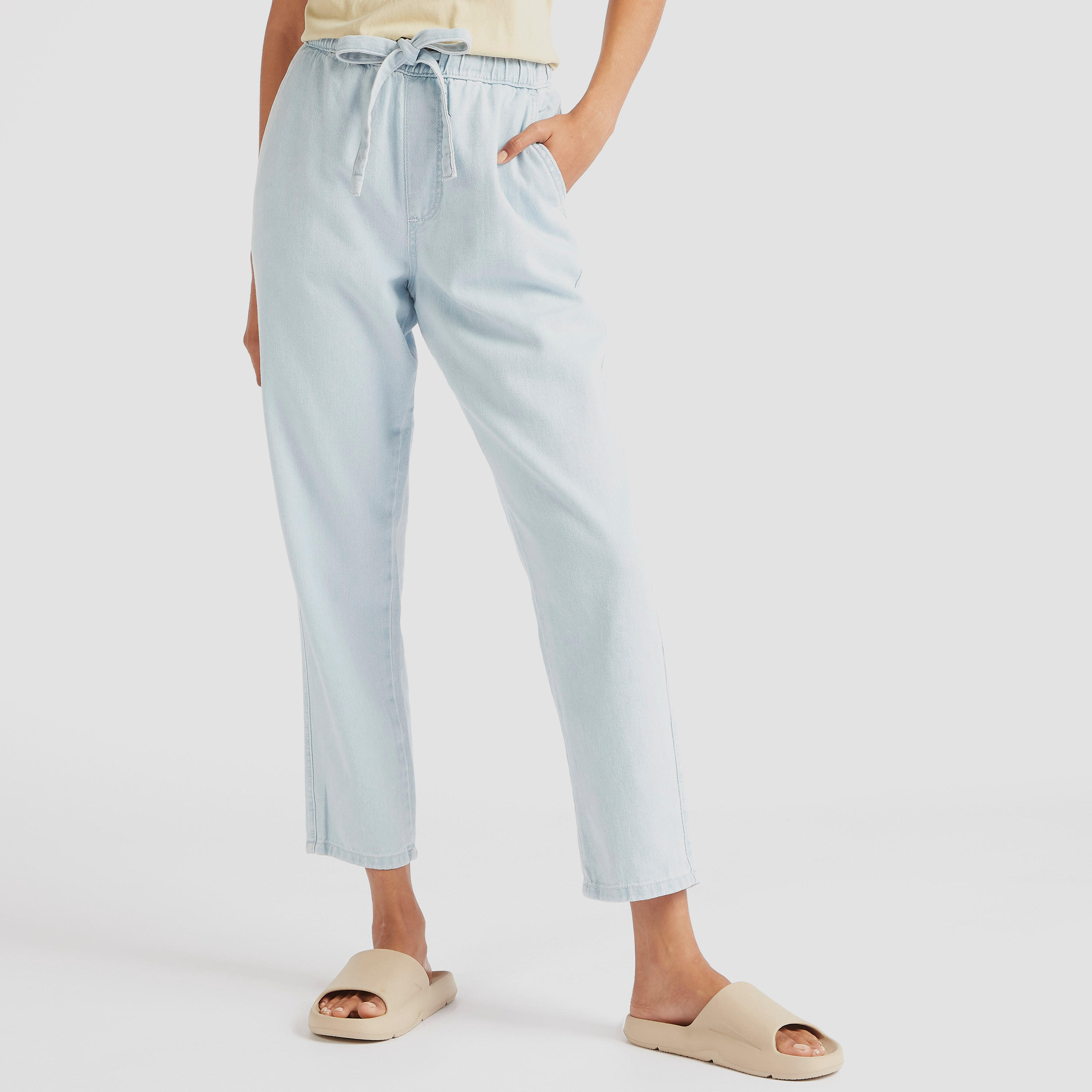 بنطلون دنيم سادة بجيوب ورباط إغلاق-women-clothing-bottoms-jeans-image-1
