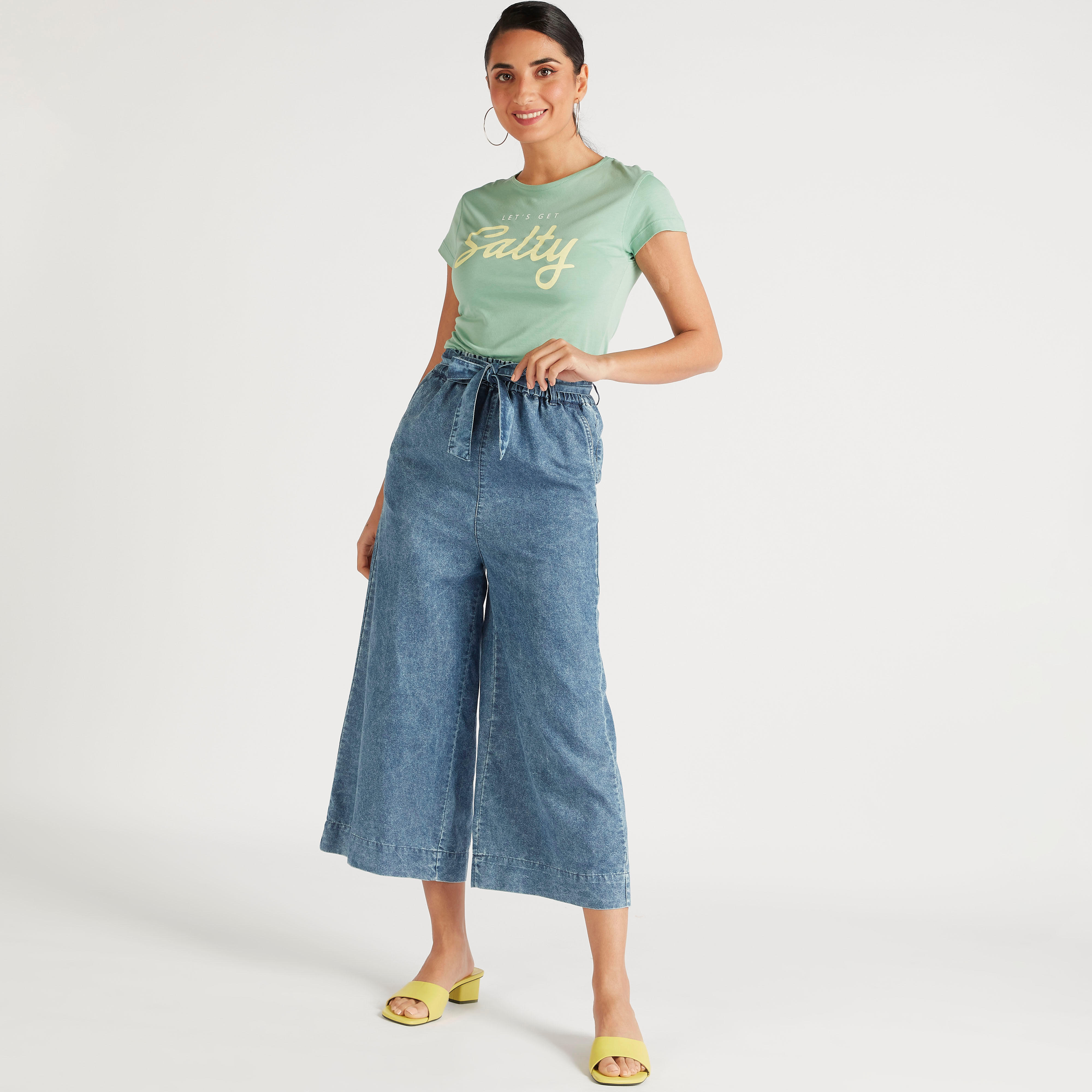 بنطلون قصير دنيم سادة بخصر متوسط الارتفاع وحزام رباط-women-clothing-bottoms-trousers-image-2
