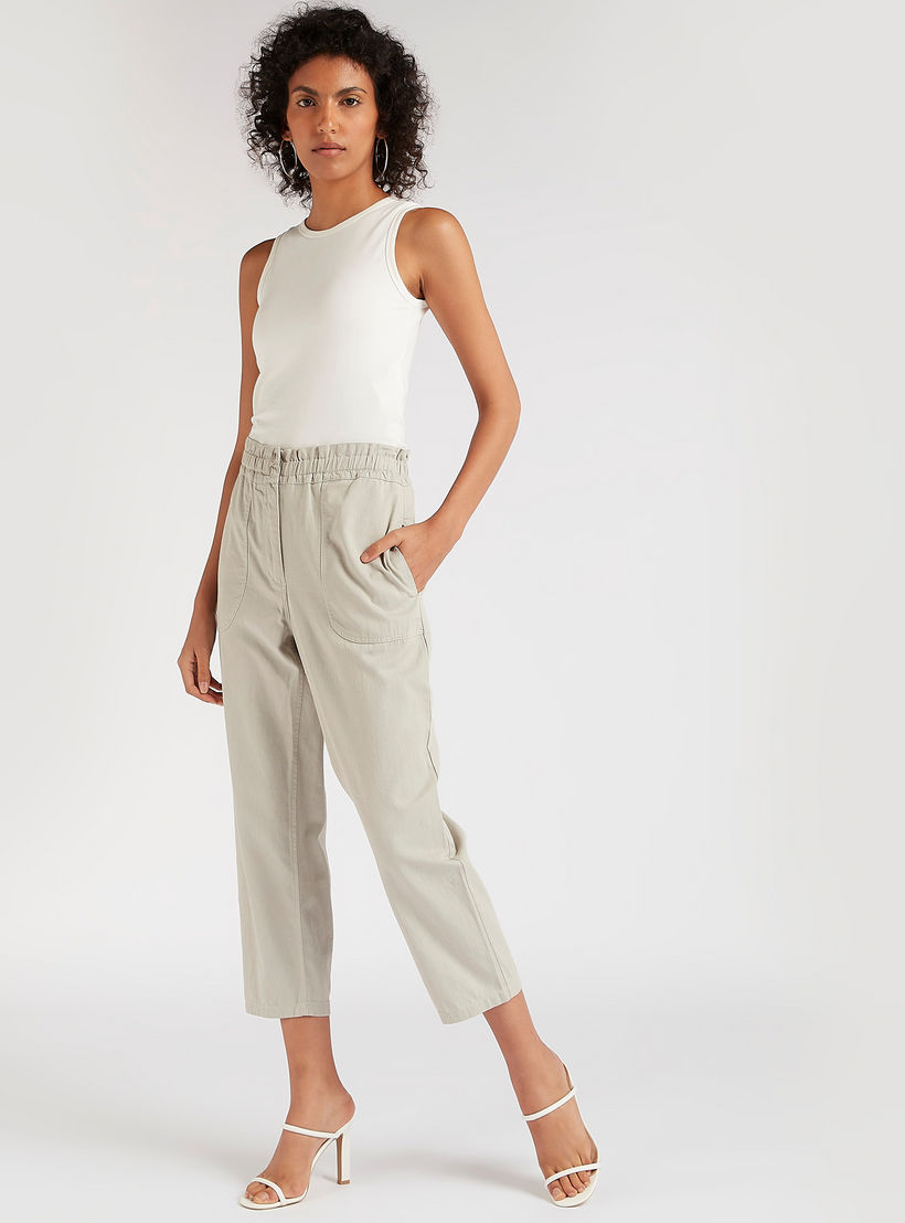 بنطلون شينو سادة بخصر مرن وجيوب-women-clothing-bottoms-trousers-image-4