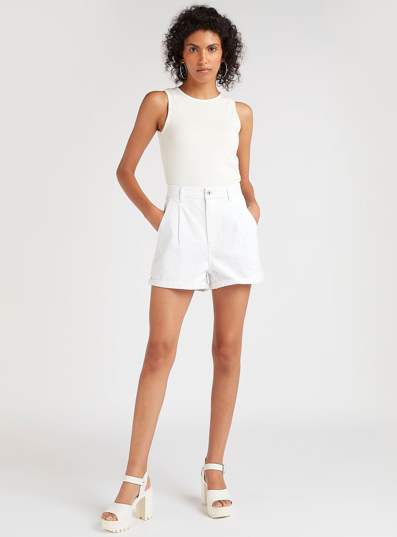 بنطلون دنيم سادة بخصر مرتفع وجيوب-women-clothing-bottoms-shorts-image-2
