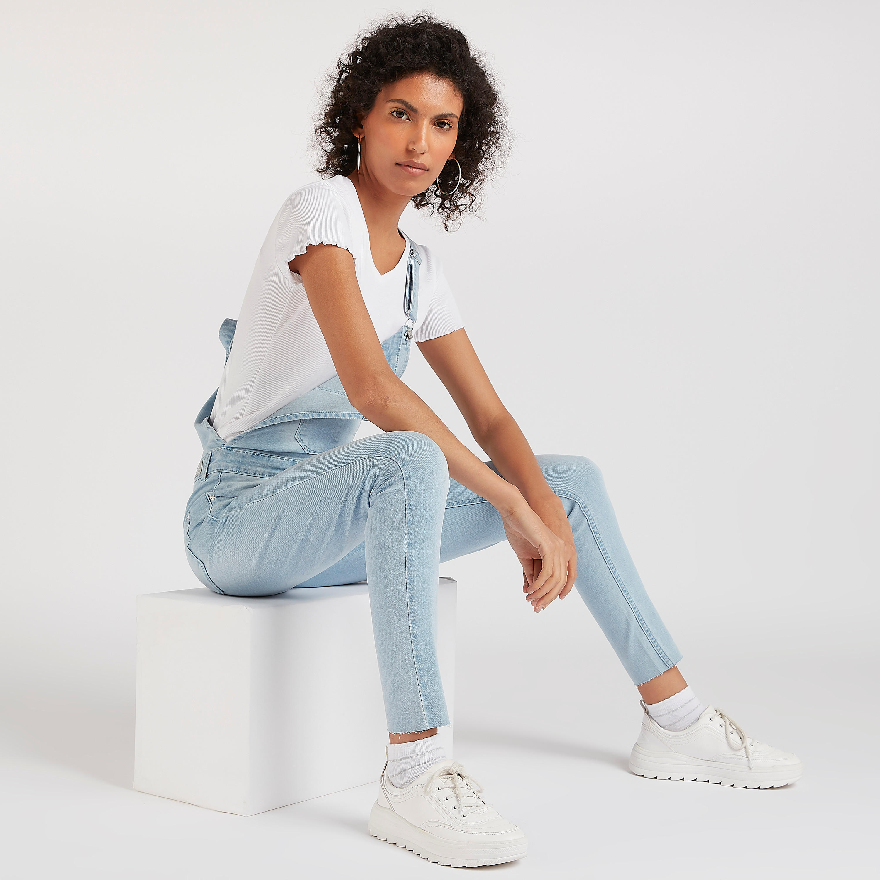 بنطلون دنغري دنيم بجيوب وعراوي حزام-women-clothing-bottoms-jeans-image-1