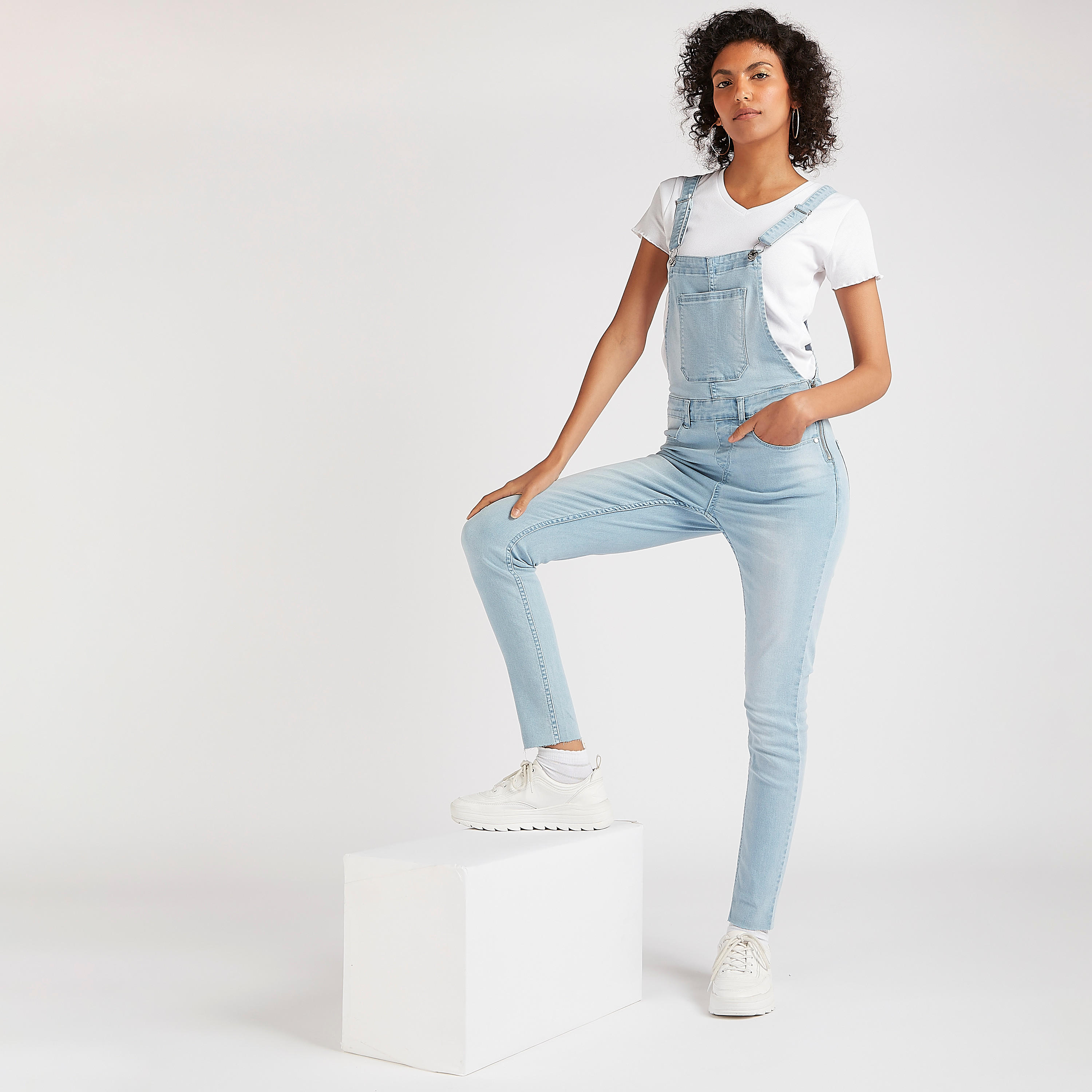بنطلون دنغري دنيم بجيوب وعراوي حزام-women-clothing-bottoms-jeans-image-2