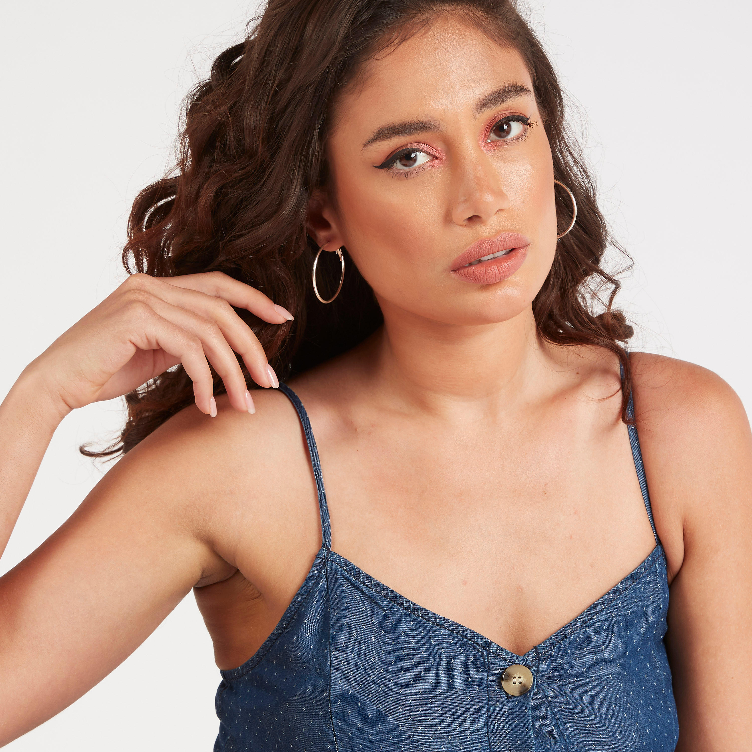 فستان بياقة v وطبعات منقّطة وفتحة أماميّة-women-clothing-dresses-image-3