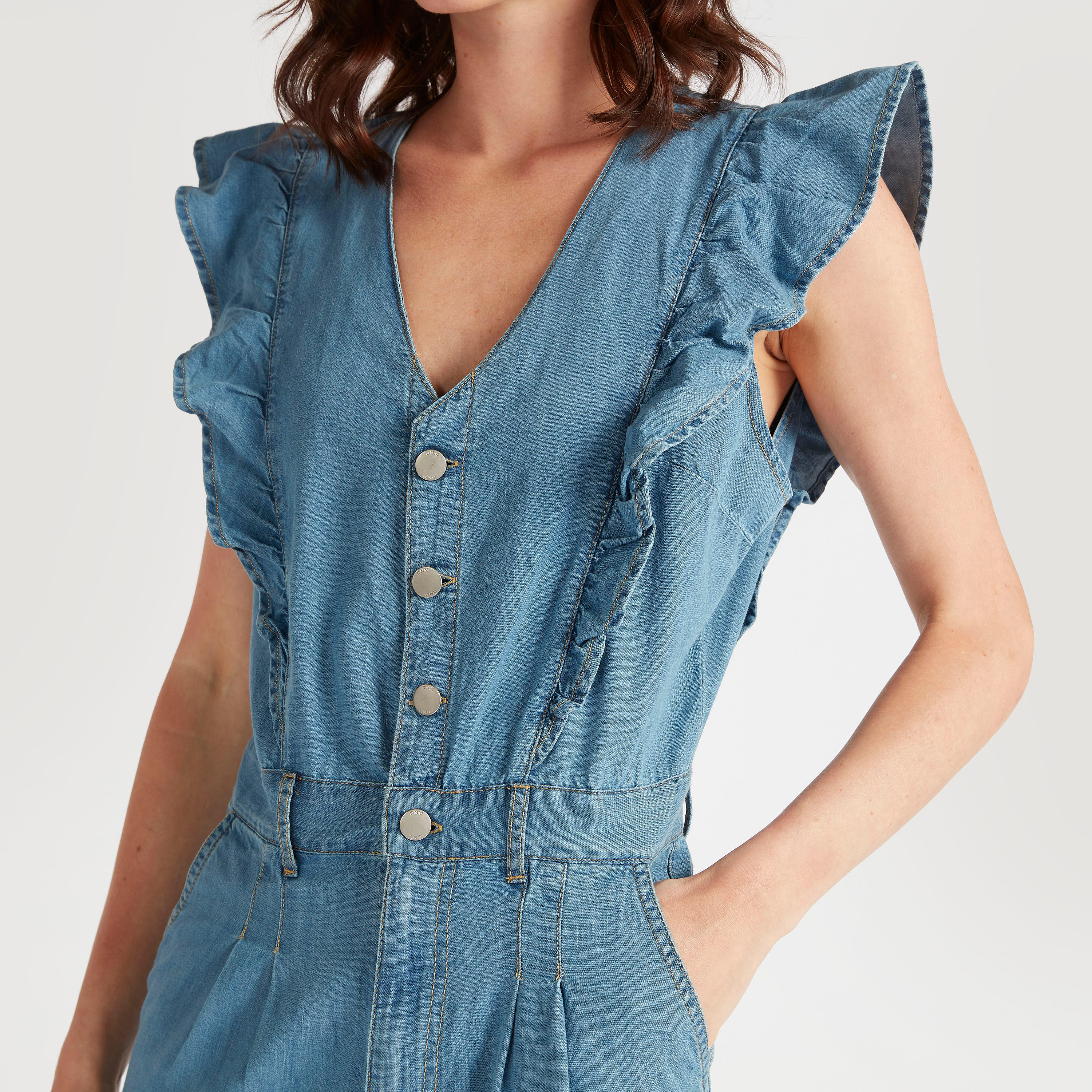 جمبسوت دنيم سادة دون أكمام بتفاصيل كشكشة-women-clothing-jumpsuits-image-3