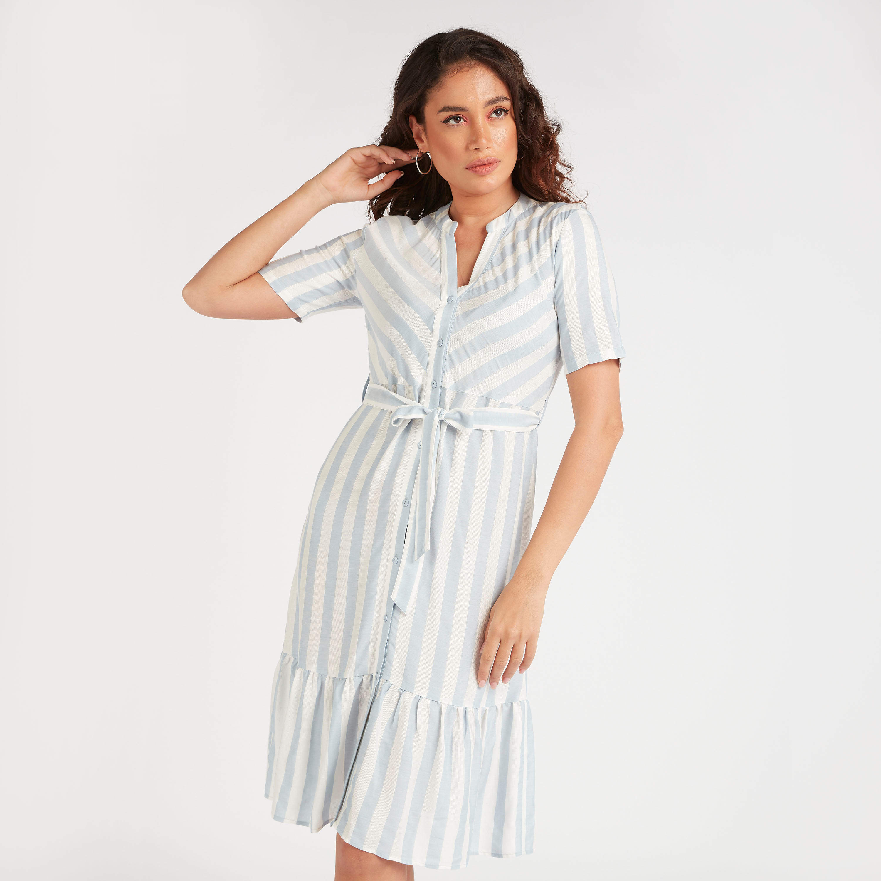 فستان دنيم إيه لاين ميدي مقلّم بحزام رباط وأكمام قصيرة-women-clothing-dresses-image-1