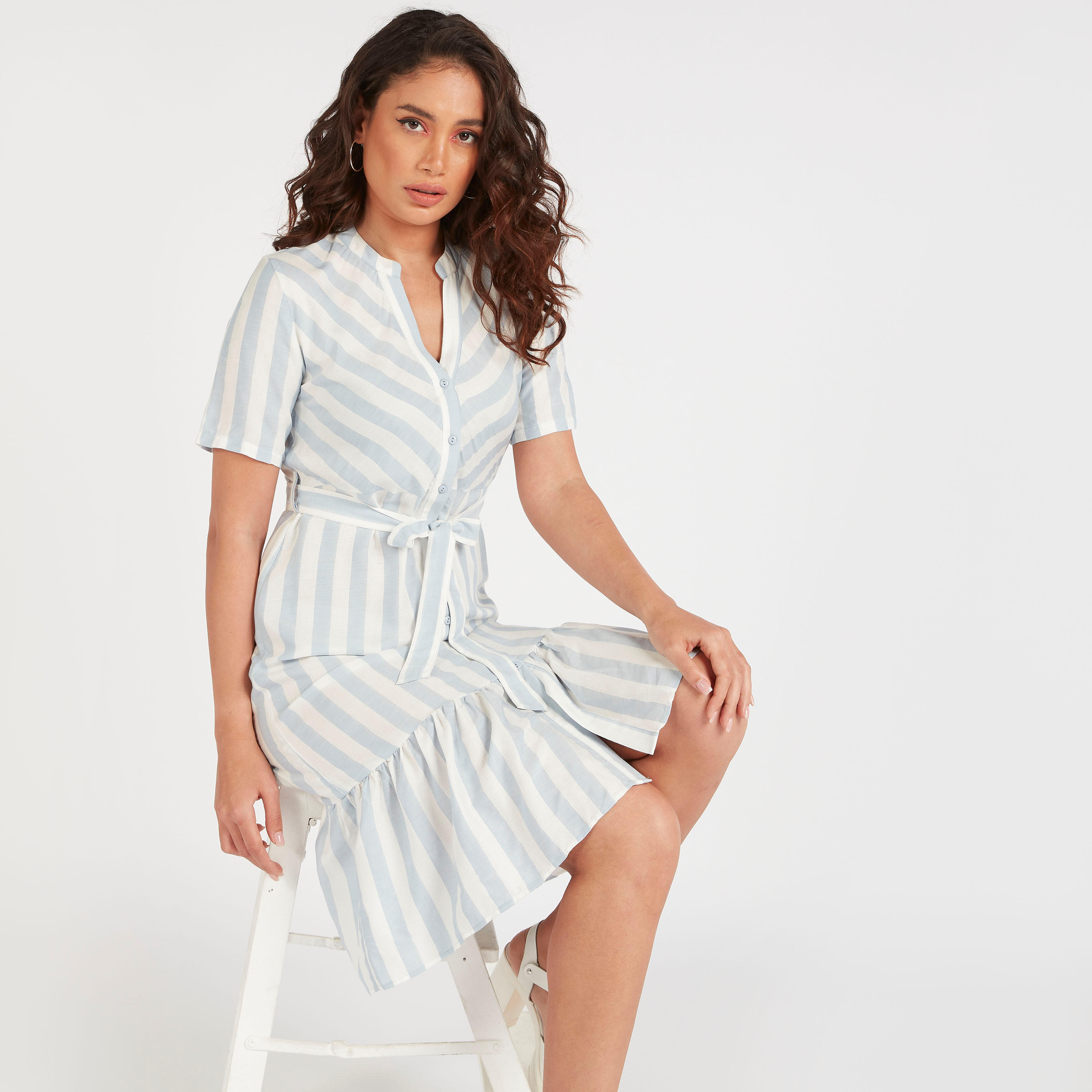 فستان دنيم إيه لاين ميدي مقلّم بحزام رباط وأكمام قصيرة-women-clothing-dresses-image-2