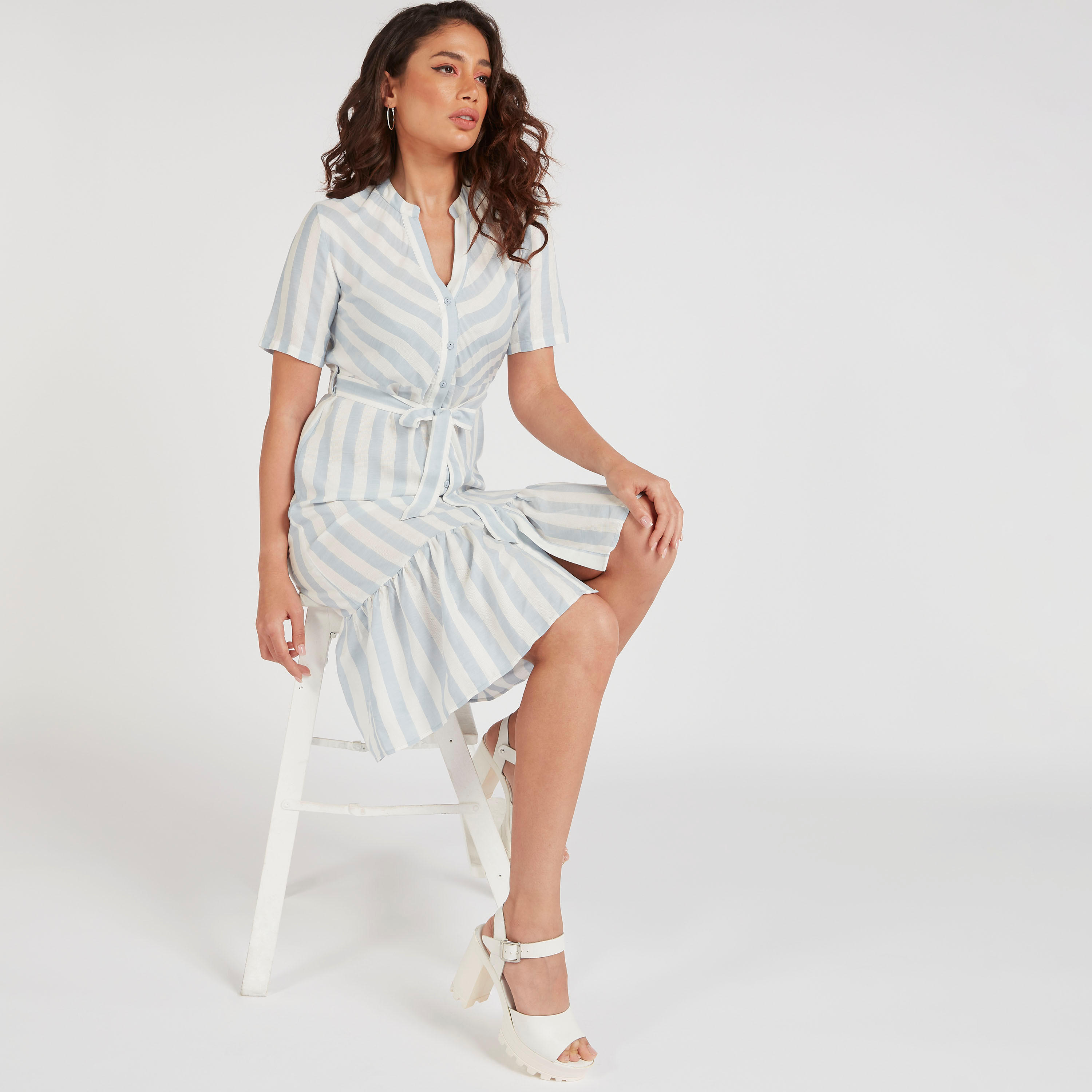 فستان دنيم إيه لاين ميدي مقلّم بحزام رباط وأكمام قصيرة-women-clothing-dresses-image-3