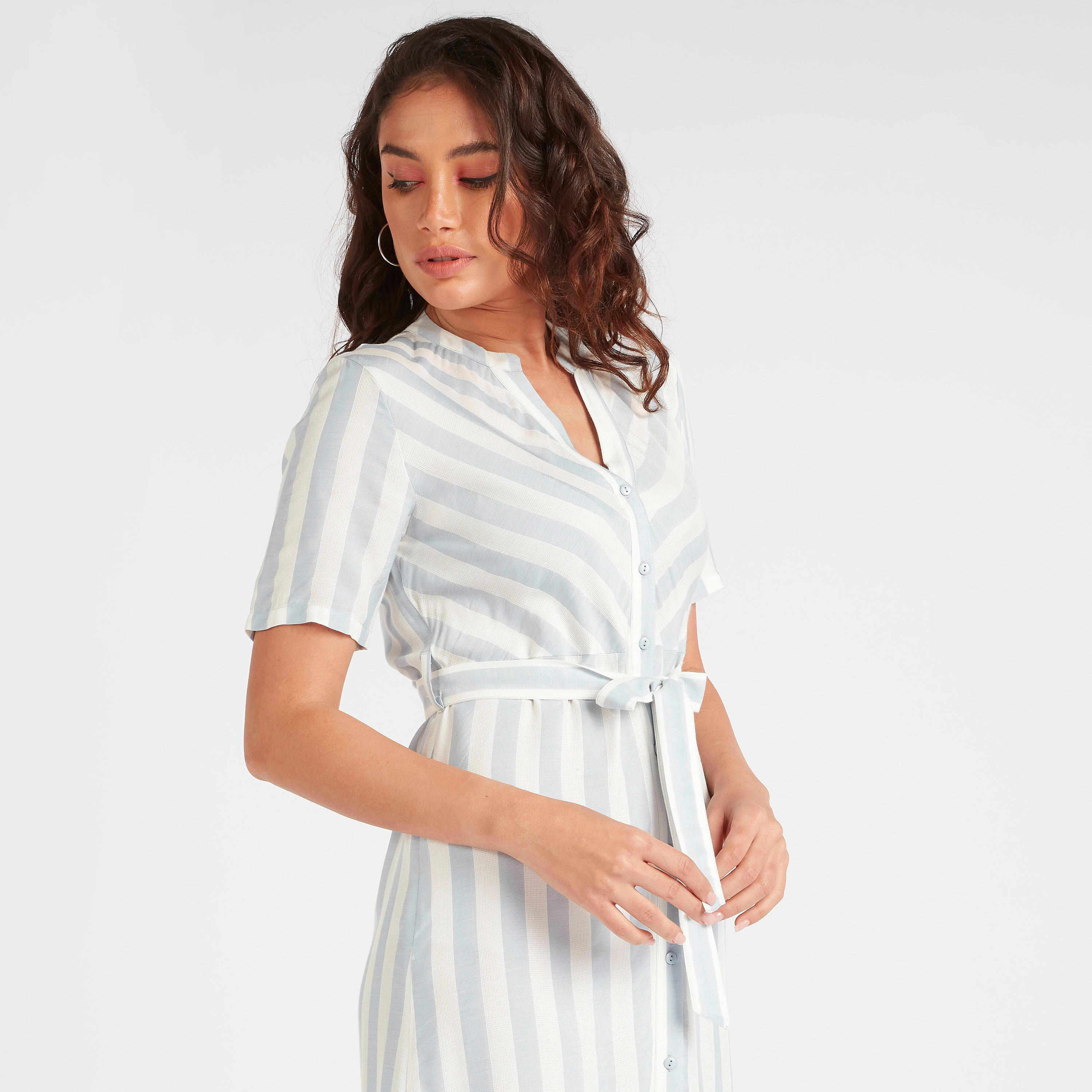 فستان دنيم إيه لاين ميدي مقلّم بحزام رباط وأكمام قصيرة-women-clothing-dresses-image-4