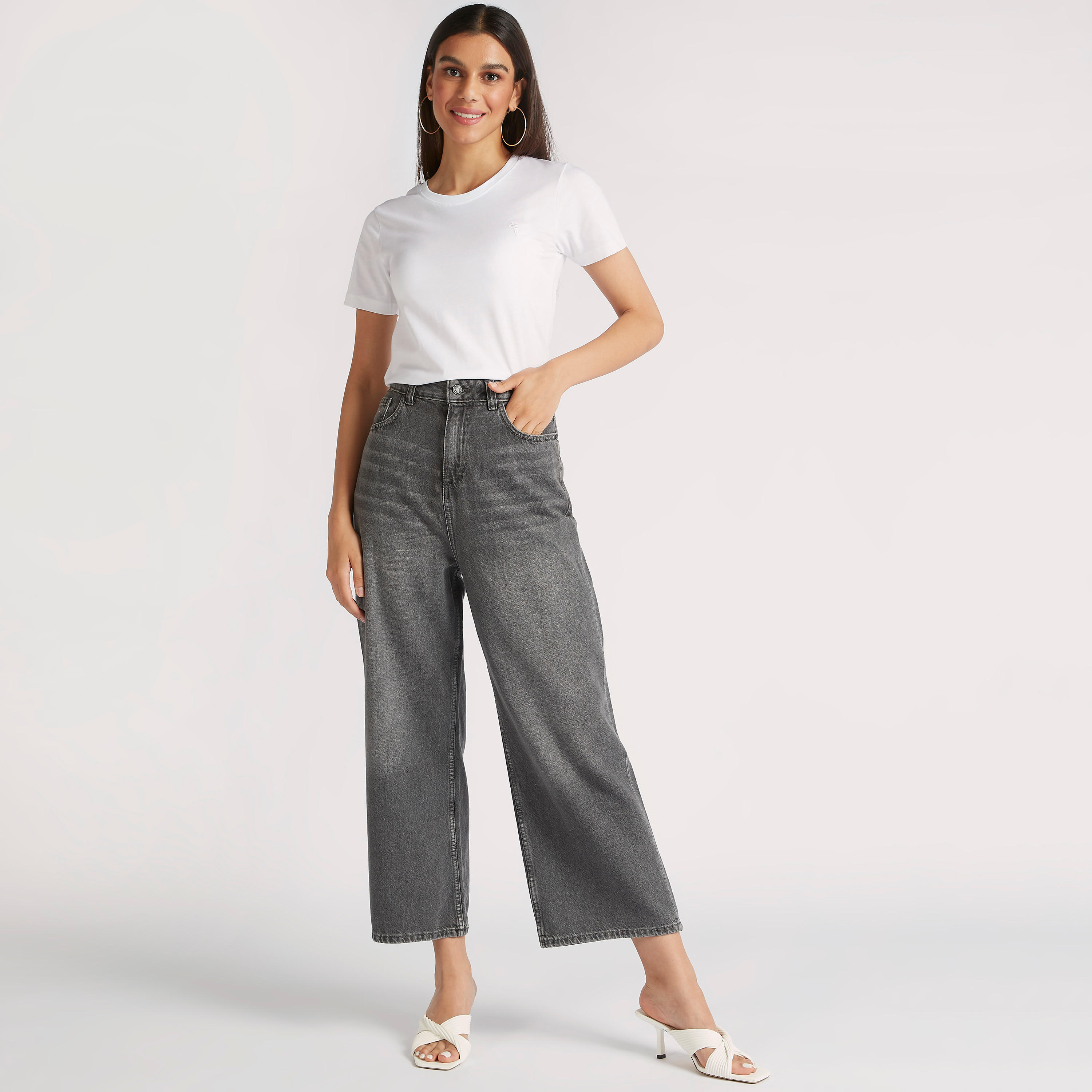 بنطلون جينز سادة قصير بزر إغلاق وجيوب-women-clothing-bottoms-jeans-image-4