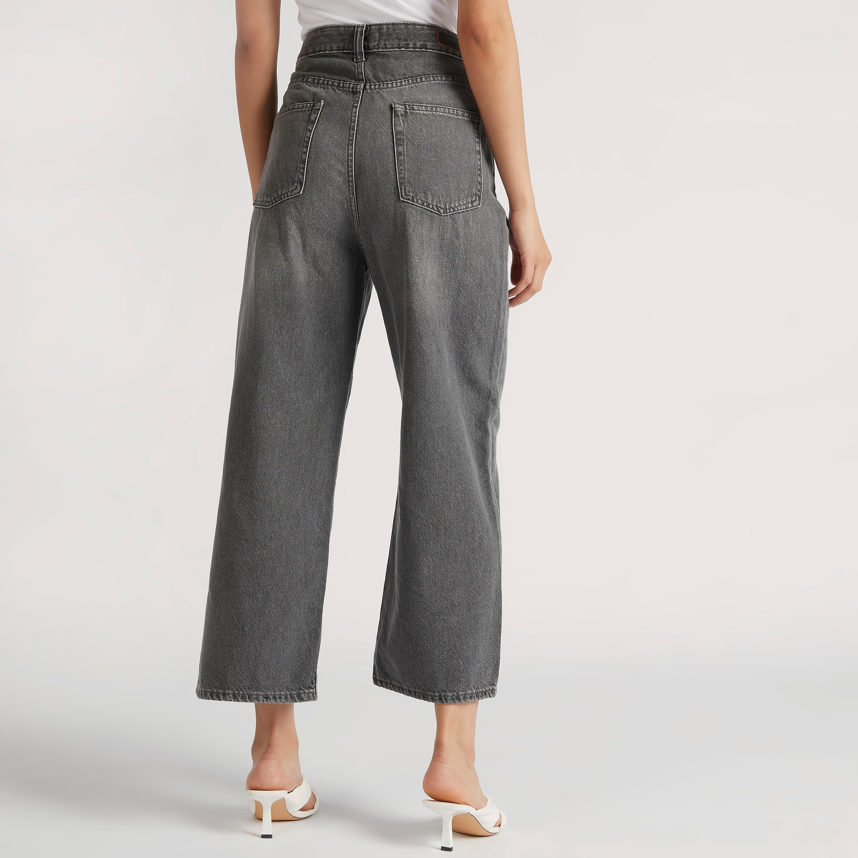 بنطلون جينز سادة قصير بزر إغلاق وجيوب-women-clothing-bottoms-jeans-image-2