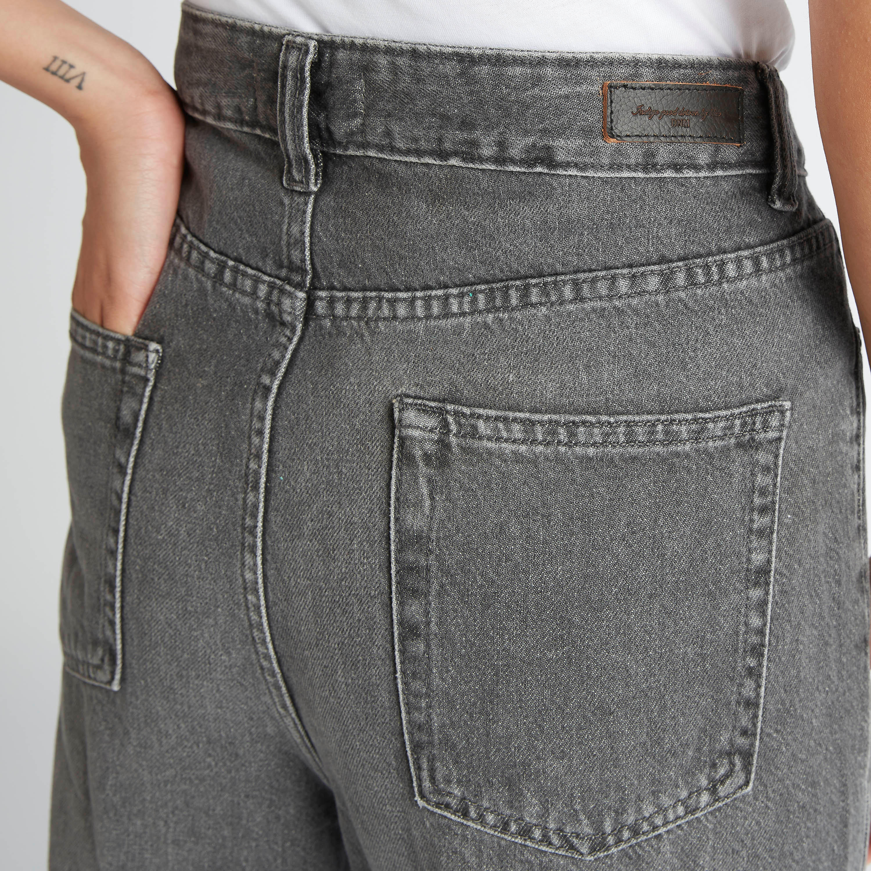 بنطلون جينز سادة قصير بزر إغلاق وجيوب-women-clothing-bottoms-jeans-image-1