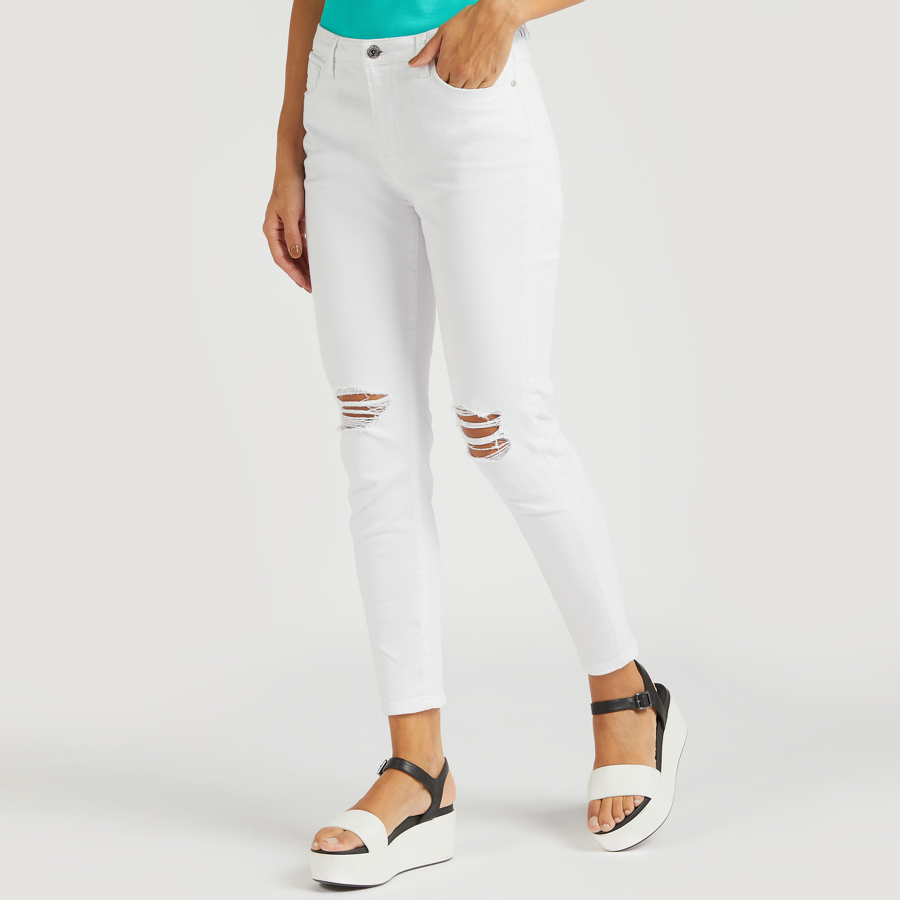بنطلون جينز قصير مضلّع بقصّة سوبر سكيني وجيوب-women-clothing-bottoms-jeans-image-1
