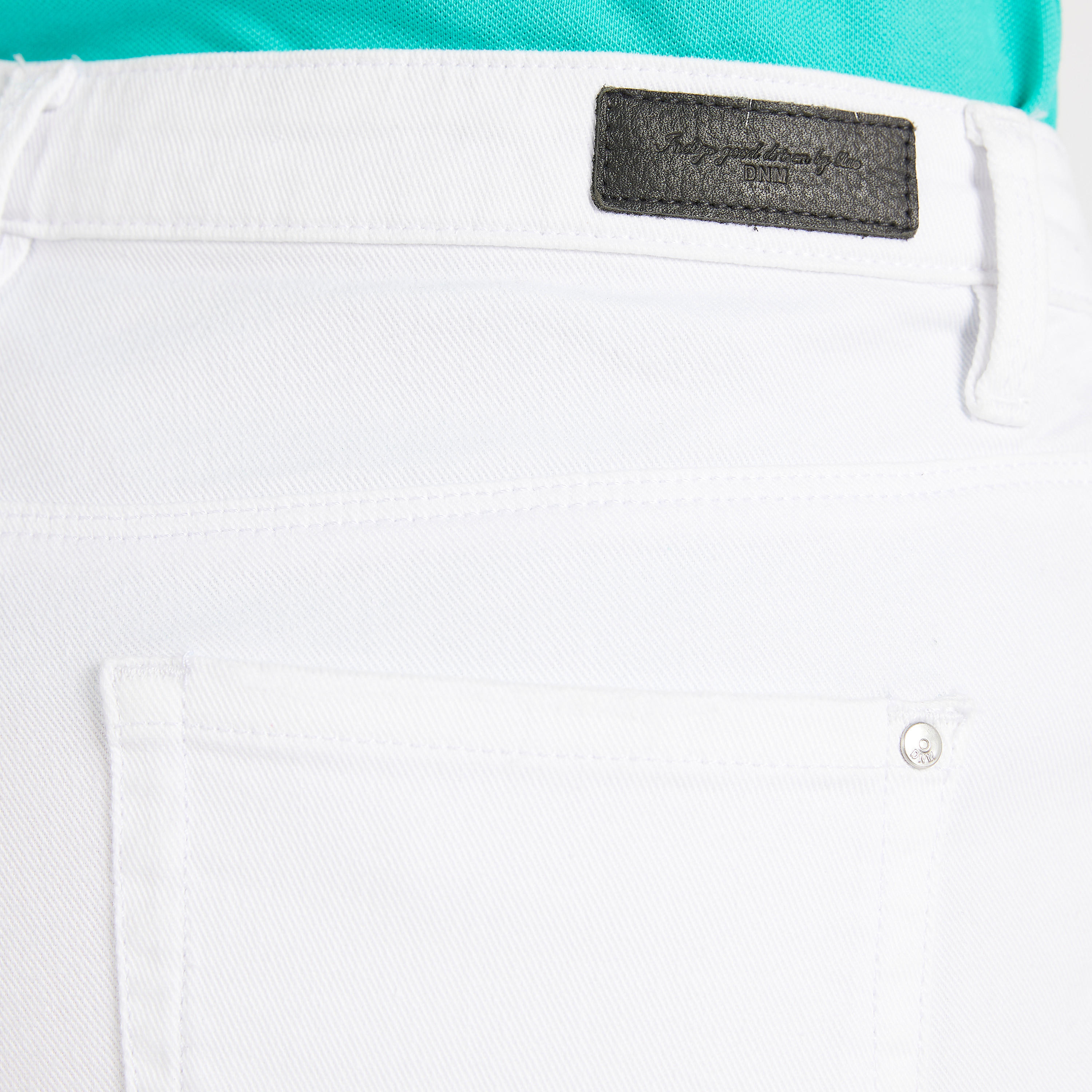 بنطلون جينز قصير مضلّع بقصّة سوبر سكيني وجيوب-women-clothing-bottoms-jeans-image-4