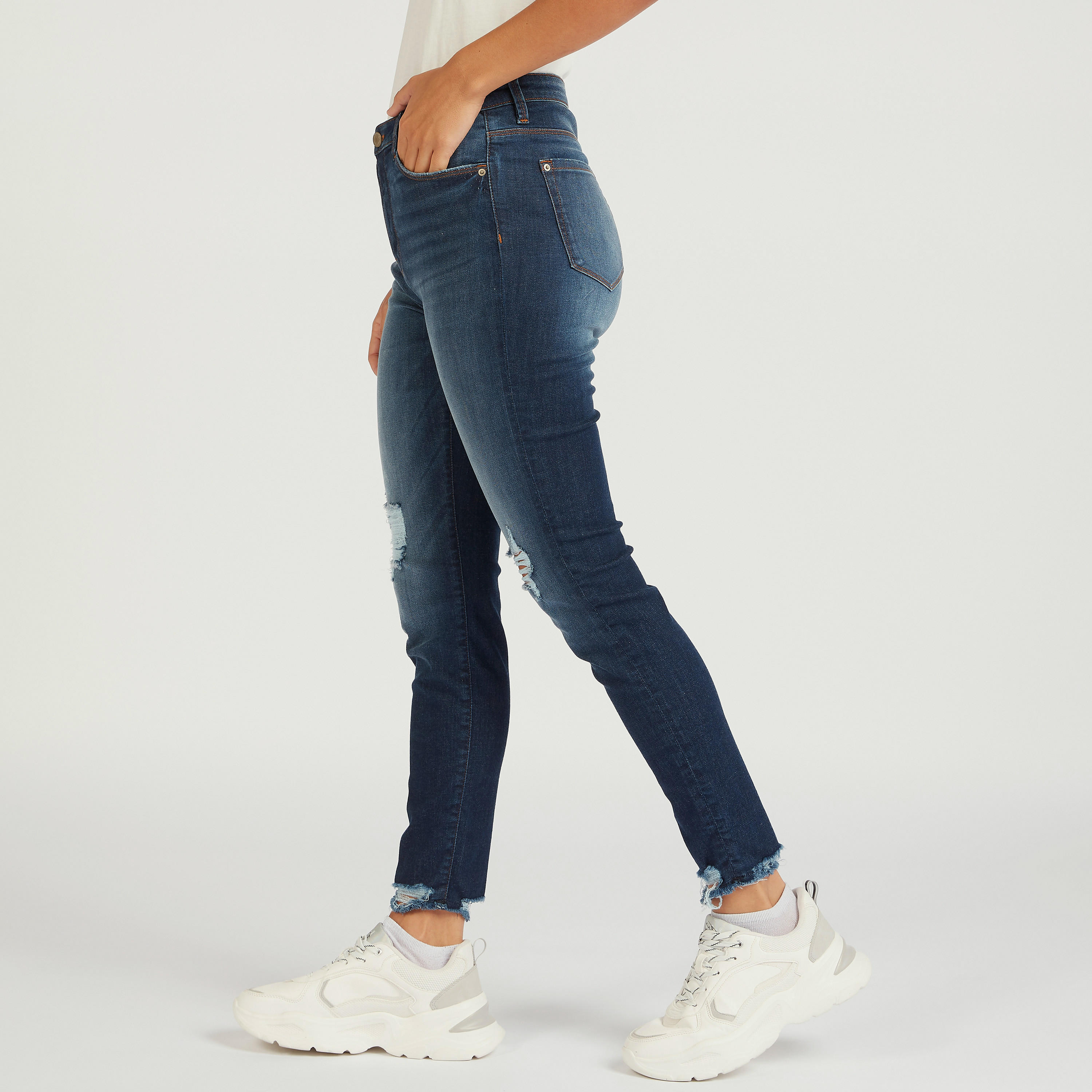 بنطلون جينز مضلّع بقصّة سوبر سكيني وزر إغلاق-women-clothing-bottoms-jeans-image-5