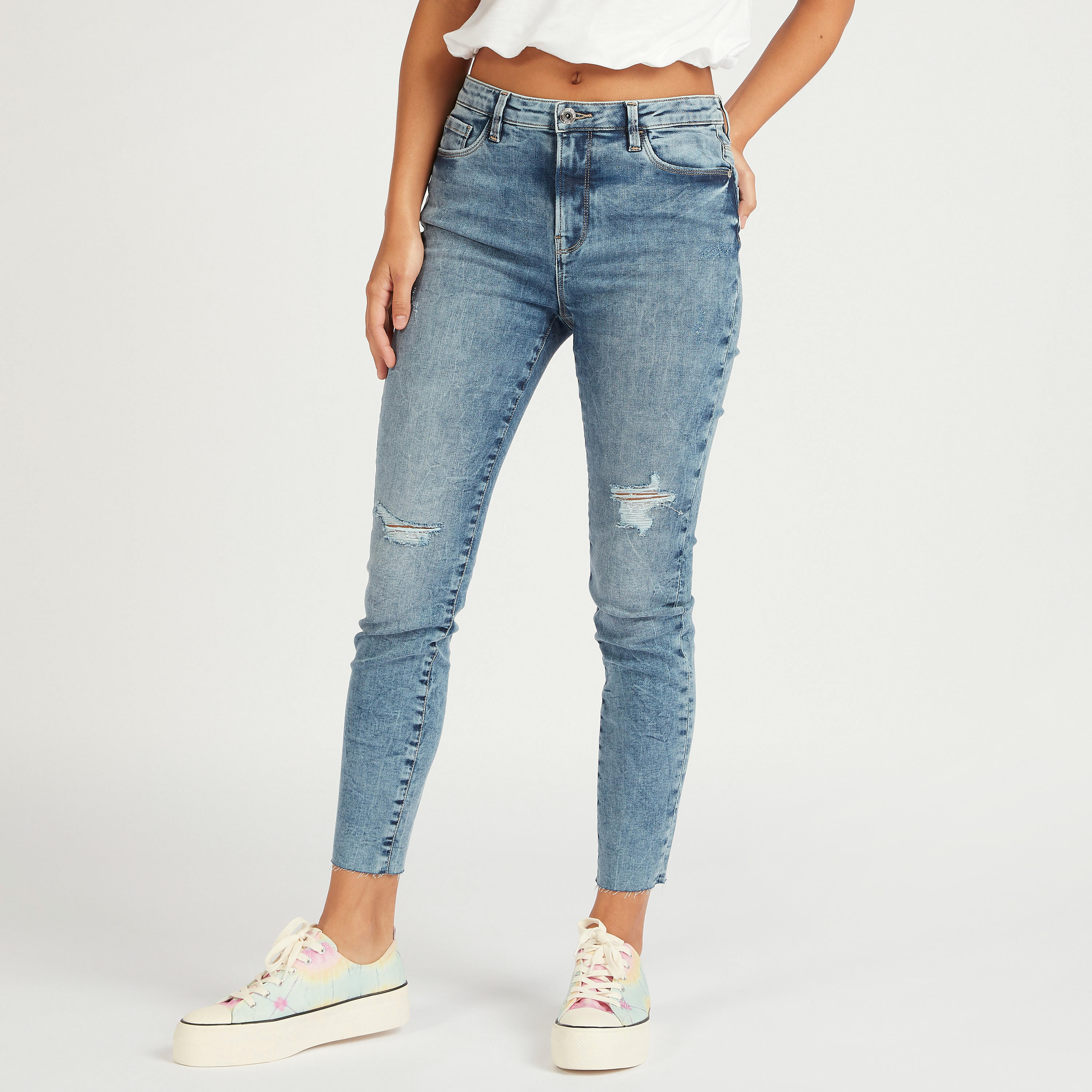 بنطلون جينز مضلّع بقصّة سوبر سكيني وزر إغلاق-women-clothing-bottoms-jeans-image-1