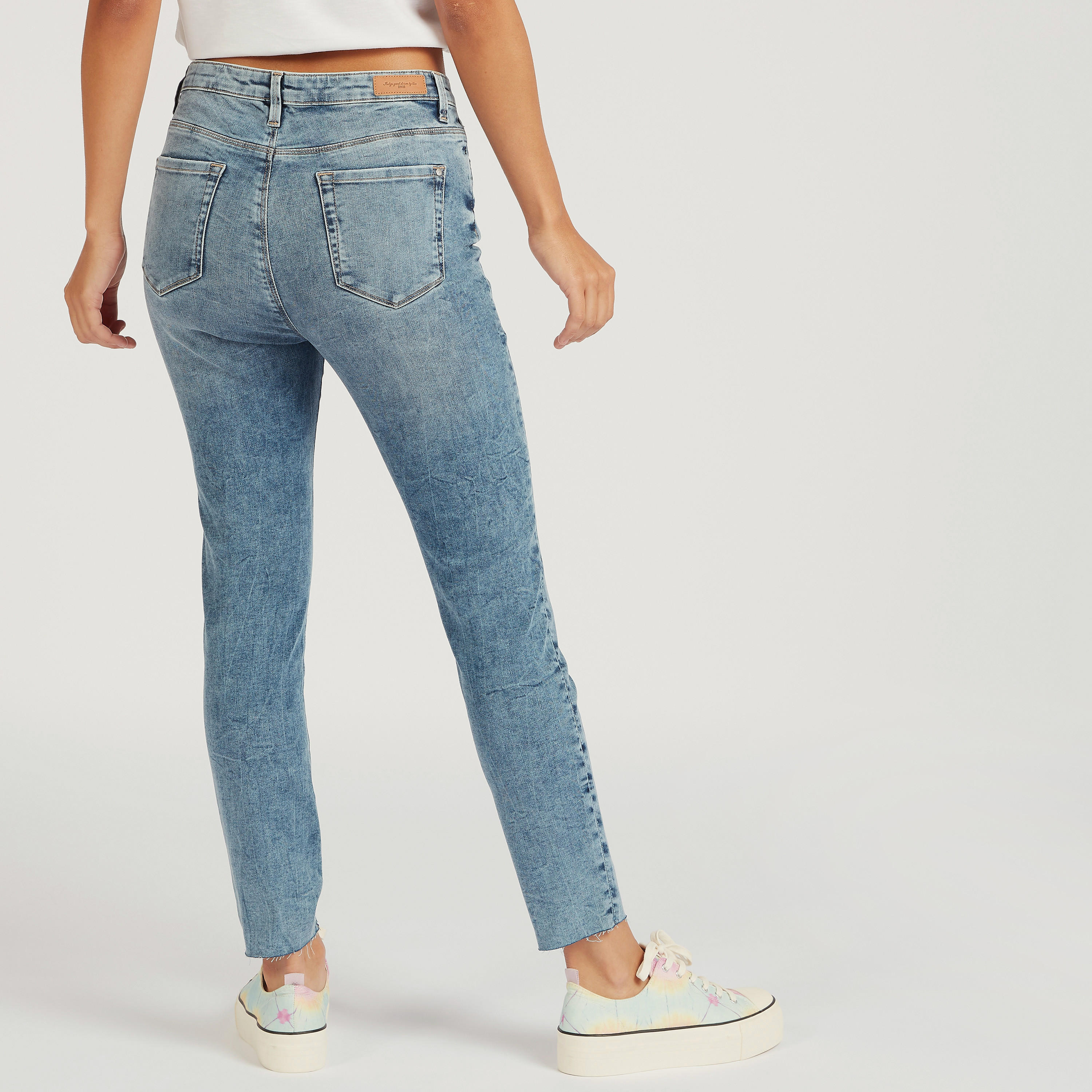 بنطلون جينز مضلّع بقصّة سوبر سكيني وزر إغلاق-women-clothing-bottoms-jeans-image-4