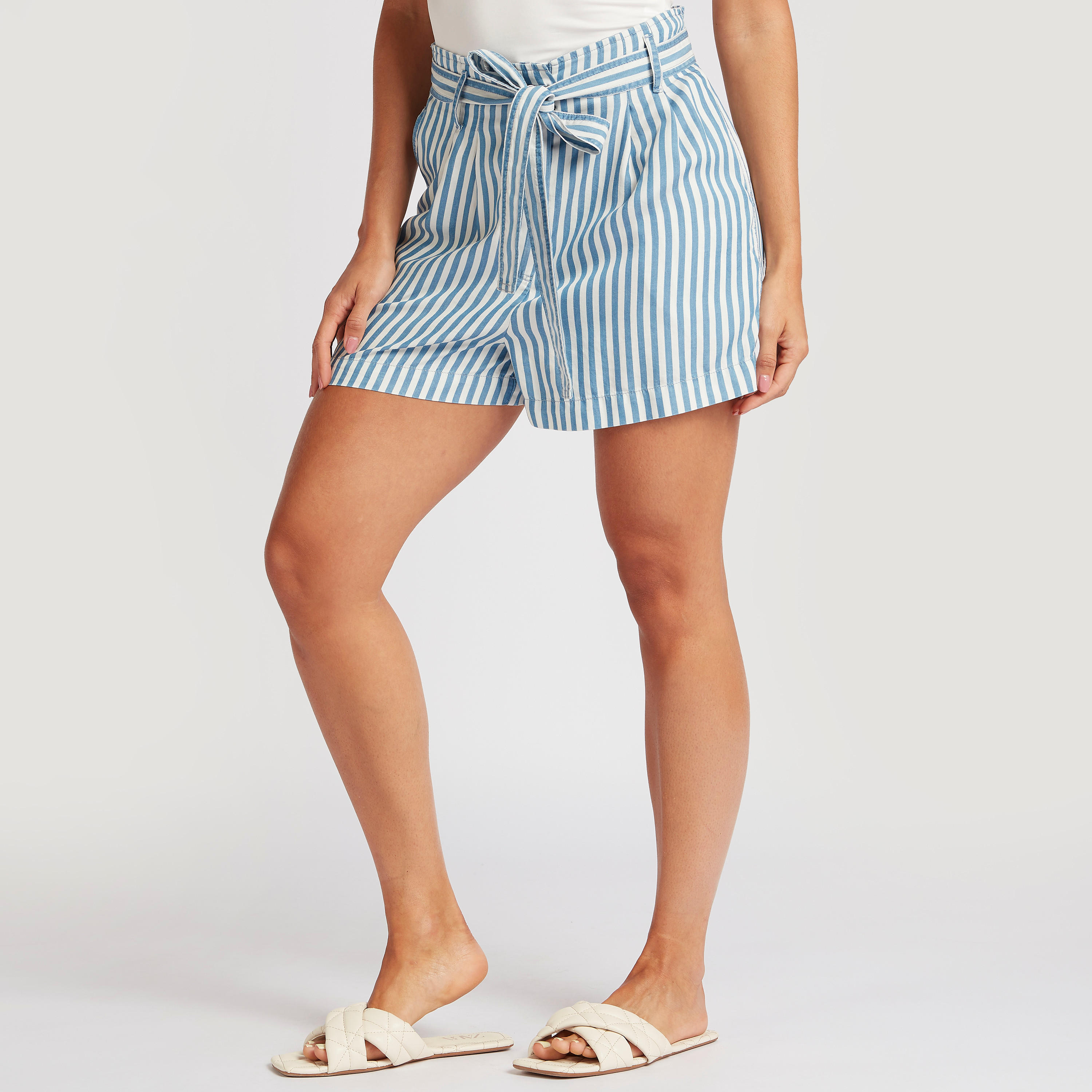 شورت مرتفع مخطط مع ربط وإغلاق بأزرار-women-clothing-bottoms-shorts-image-1