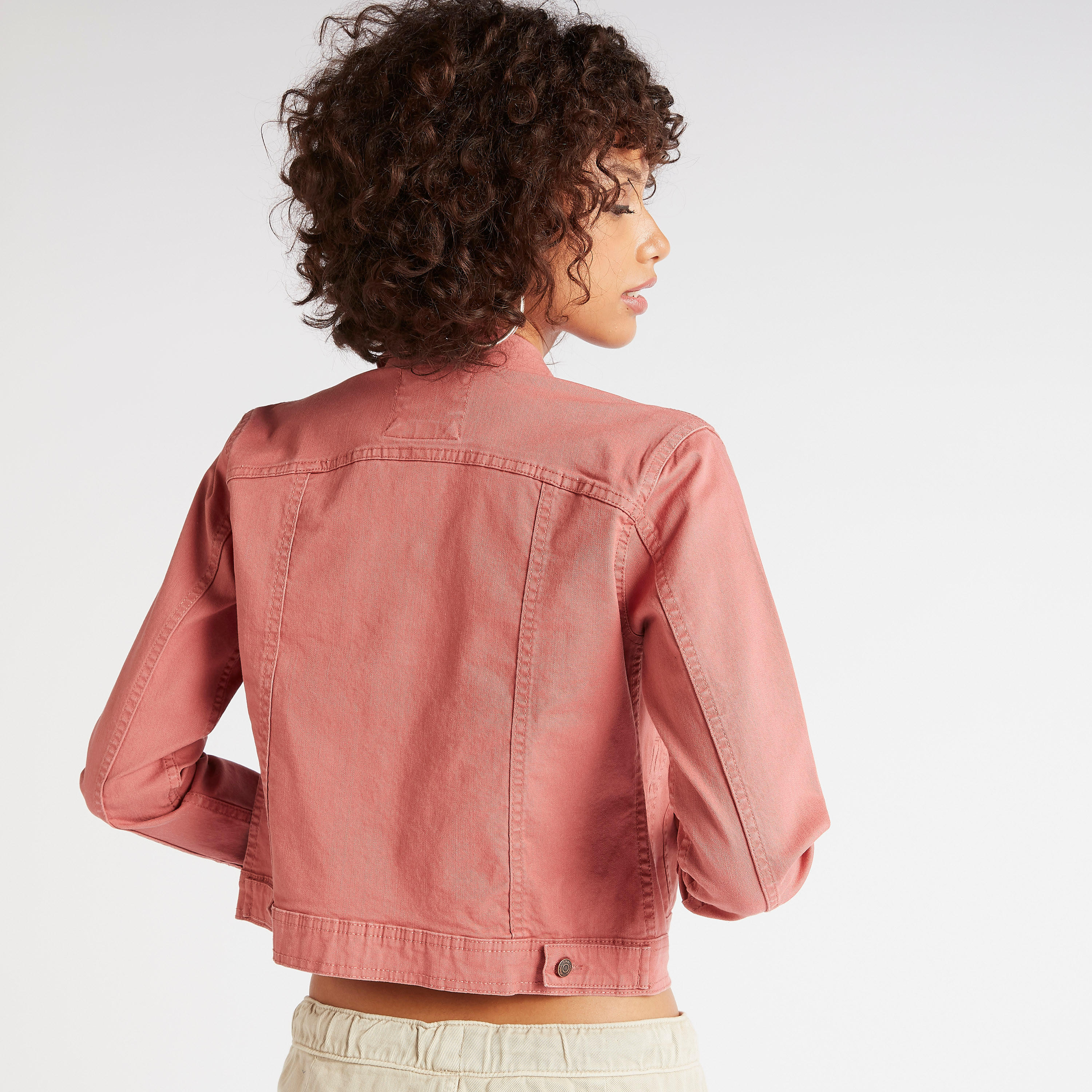 جاكيت دنيم سادة بجيوب بطيّة وزر إغلاق-women-winterwear-coatsandjackets-jackets-image-2