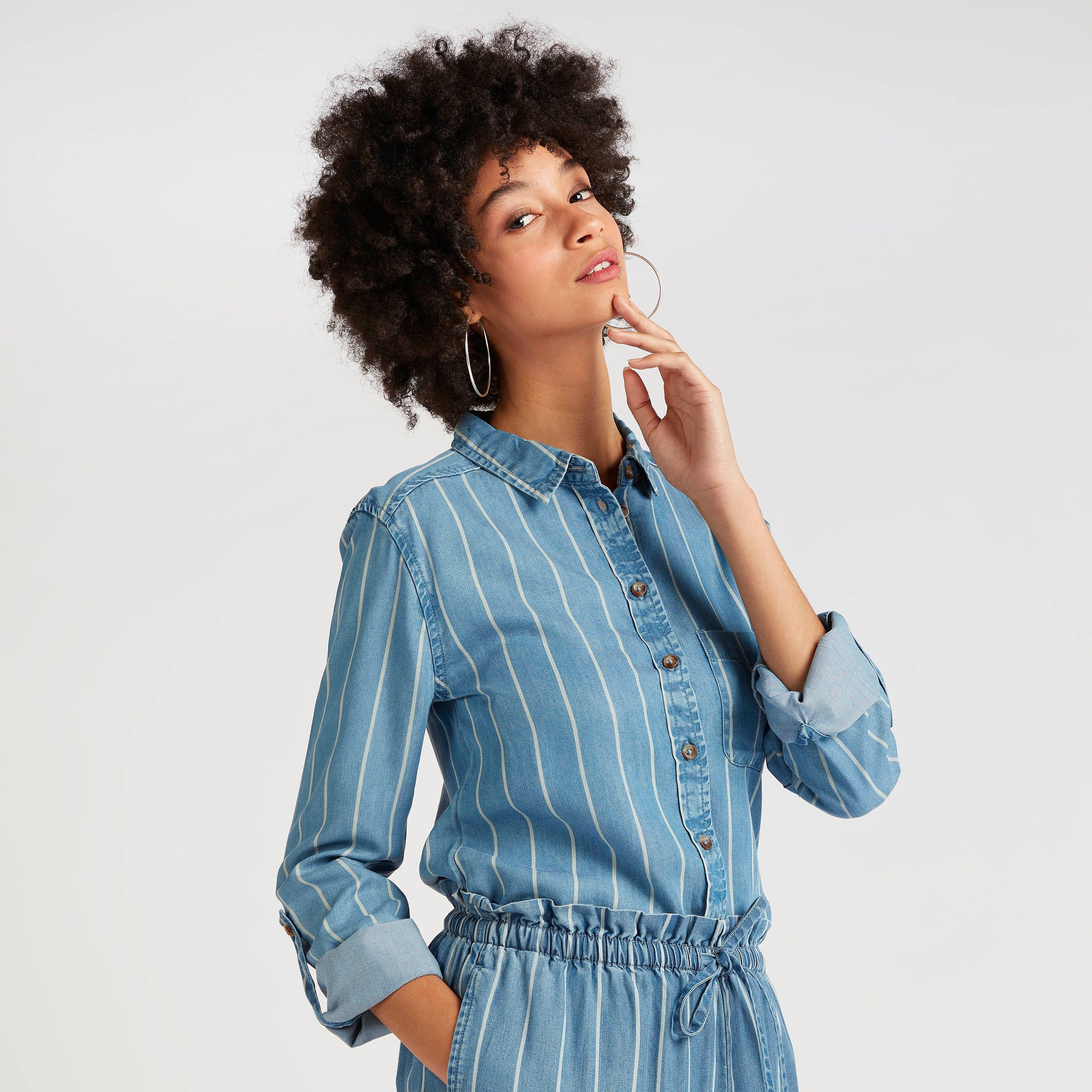 قميص مخطّط بجيوب وأكمام طويلة-women-clothing-shirtsandblouses-shirts-image-1