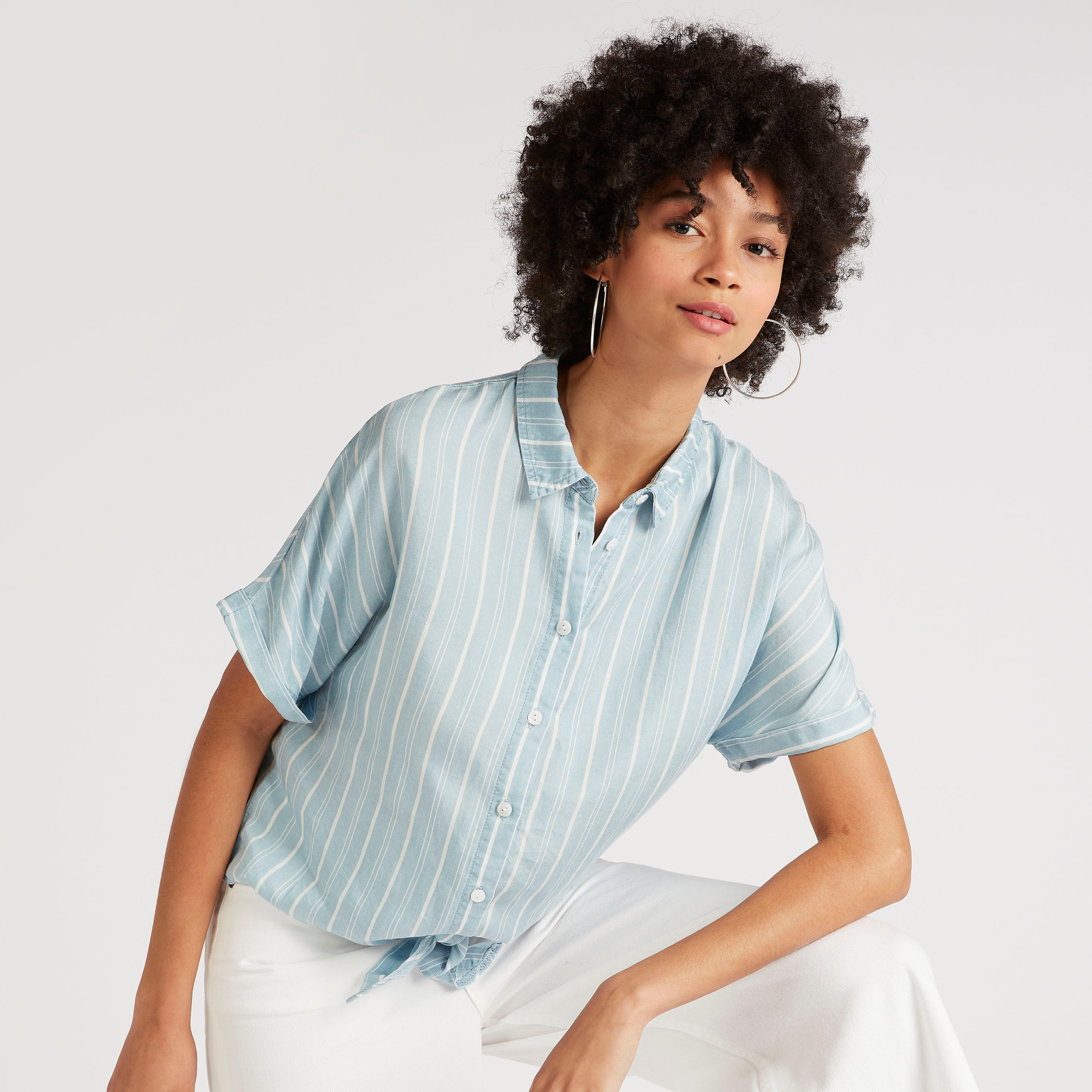 قميص مخطّط بياقة واسعة وأربطة أماميّة-women-clothing-shirtsandblouses-shirts-image-1