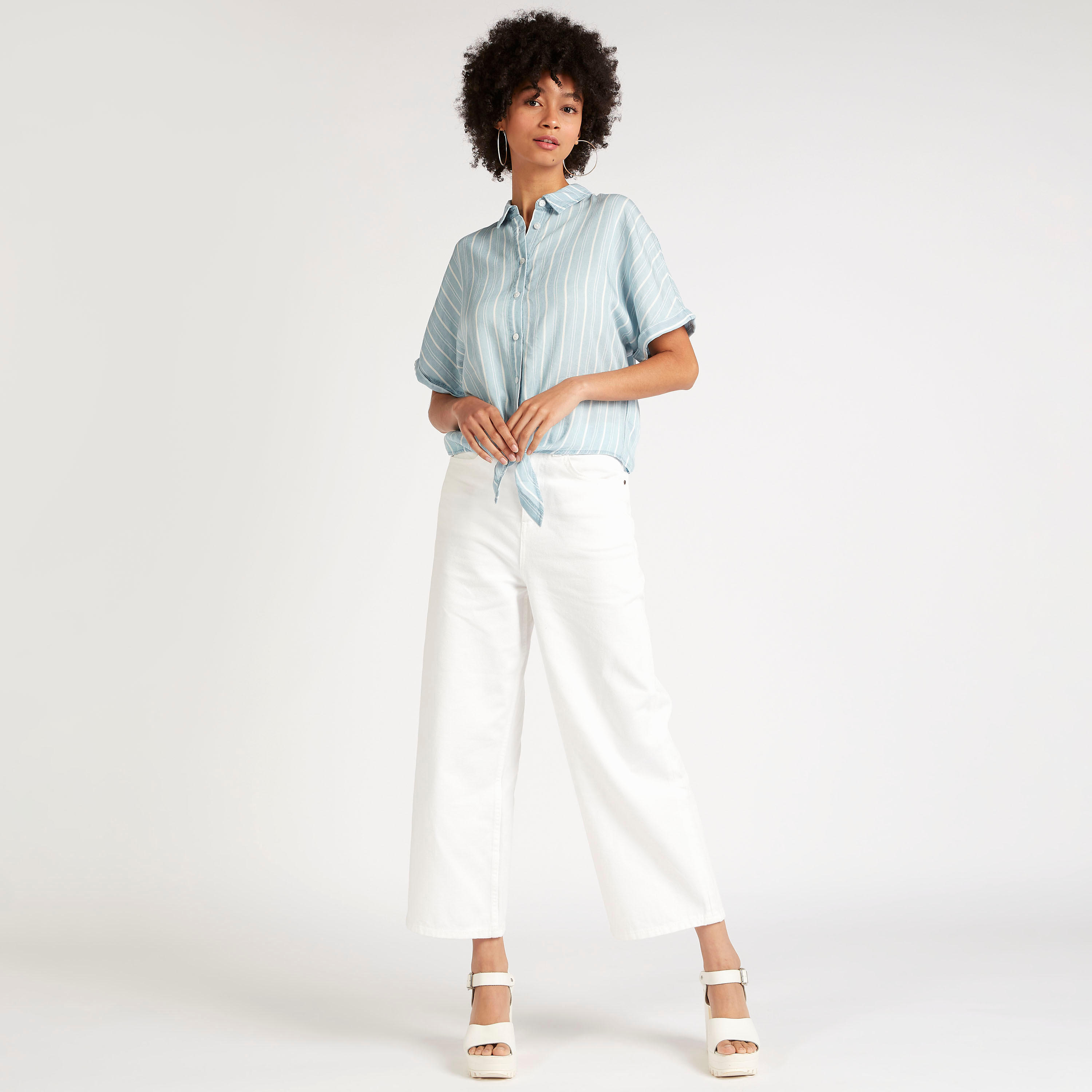 قميص مخطّط بياقة واسعة وأربطة أماميّة-women-clothing-shirtsandblouses-shirts-image-2
