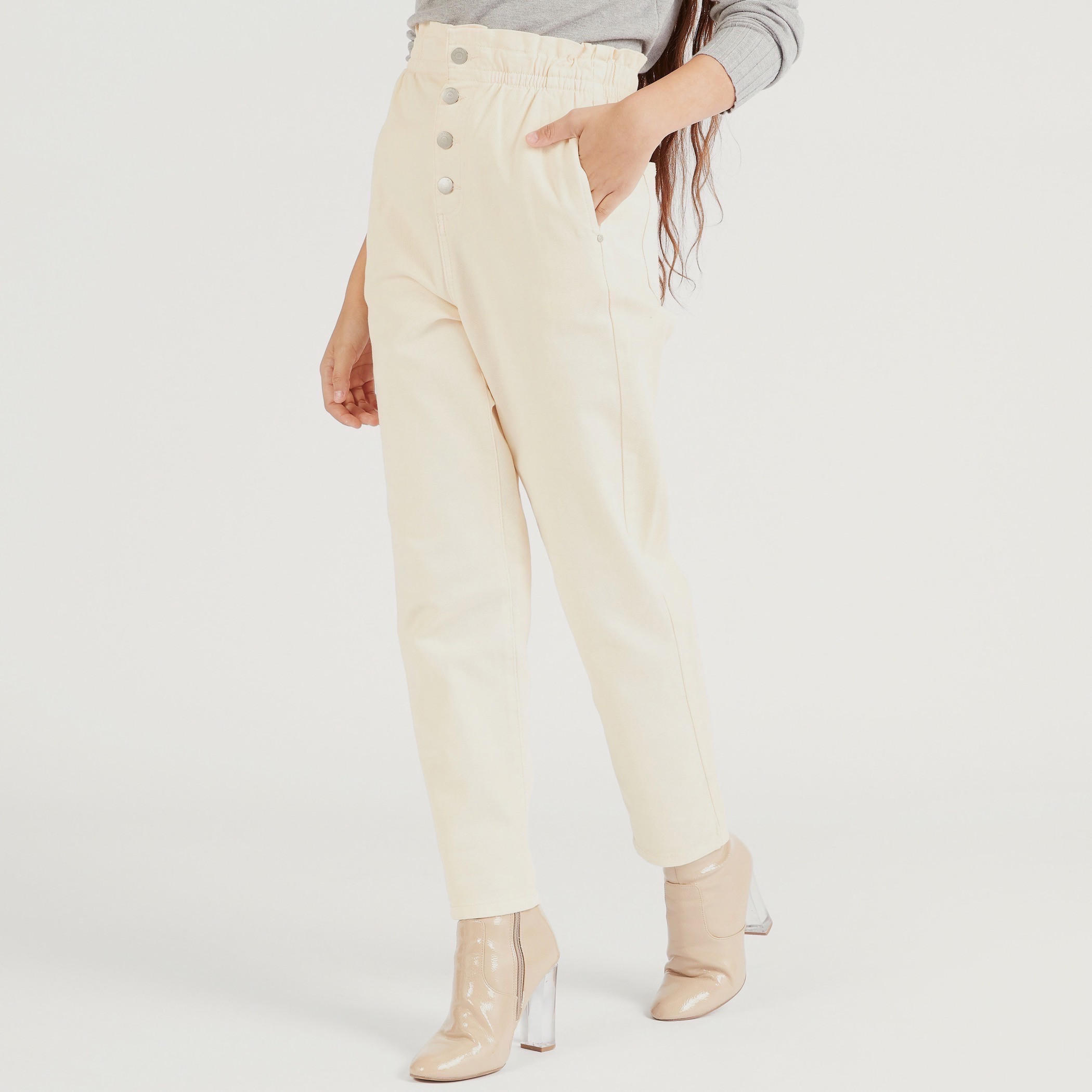 بنطلون جينز سادة بخصر متوسّط الارتفاع وزر إغلاق وجيوب-women-clothing-bottoms-jeans-image-4