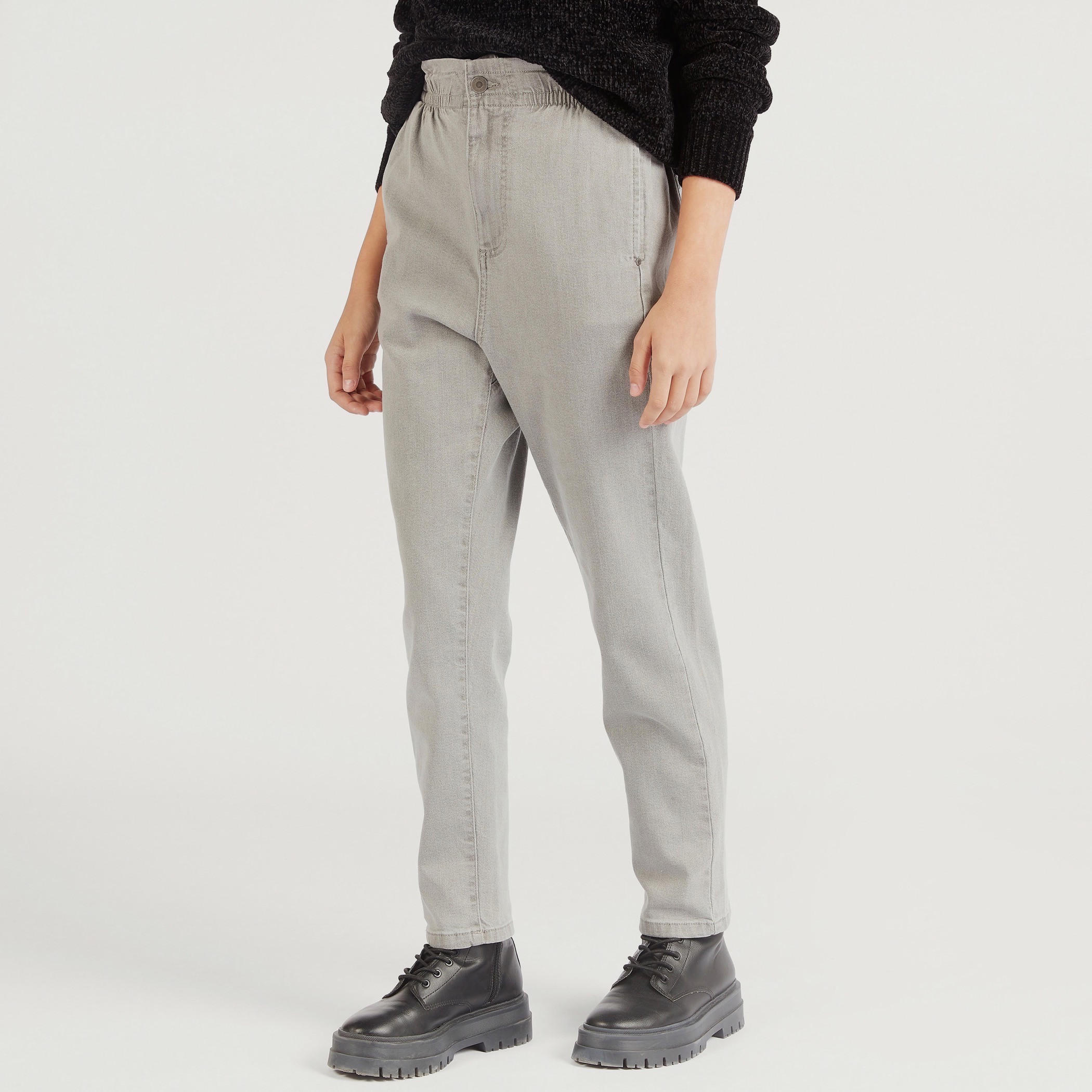بنطلون جينز سادة بخصر متوسّط الارتفاع وزر إغلاق وجيوب -women-clothing-bottoms-jeans-image-4