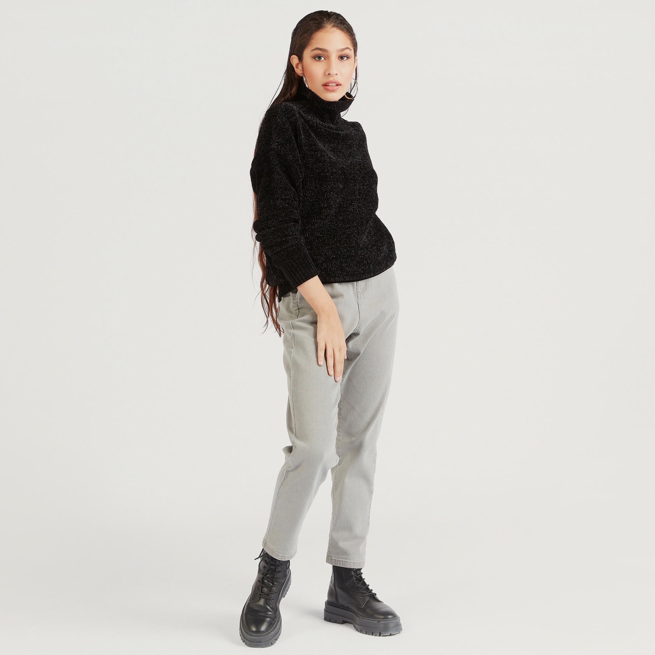 بنطلون جينز سادة بخصر متوسّط الارتفاع وزر إغلاق وجيوب -women-clothing-bottoms-jeans-image-3