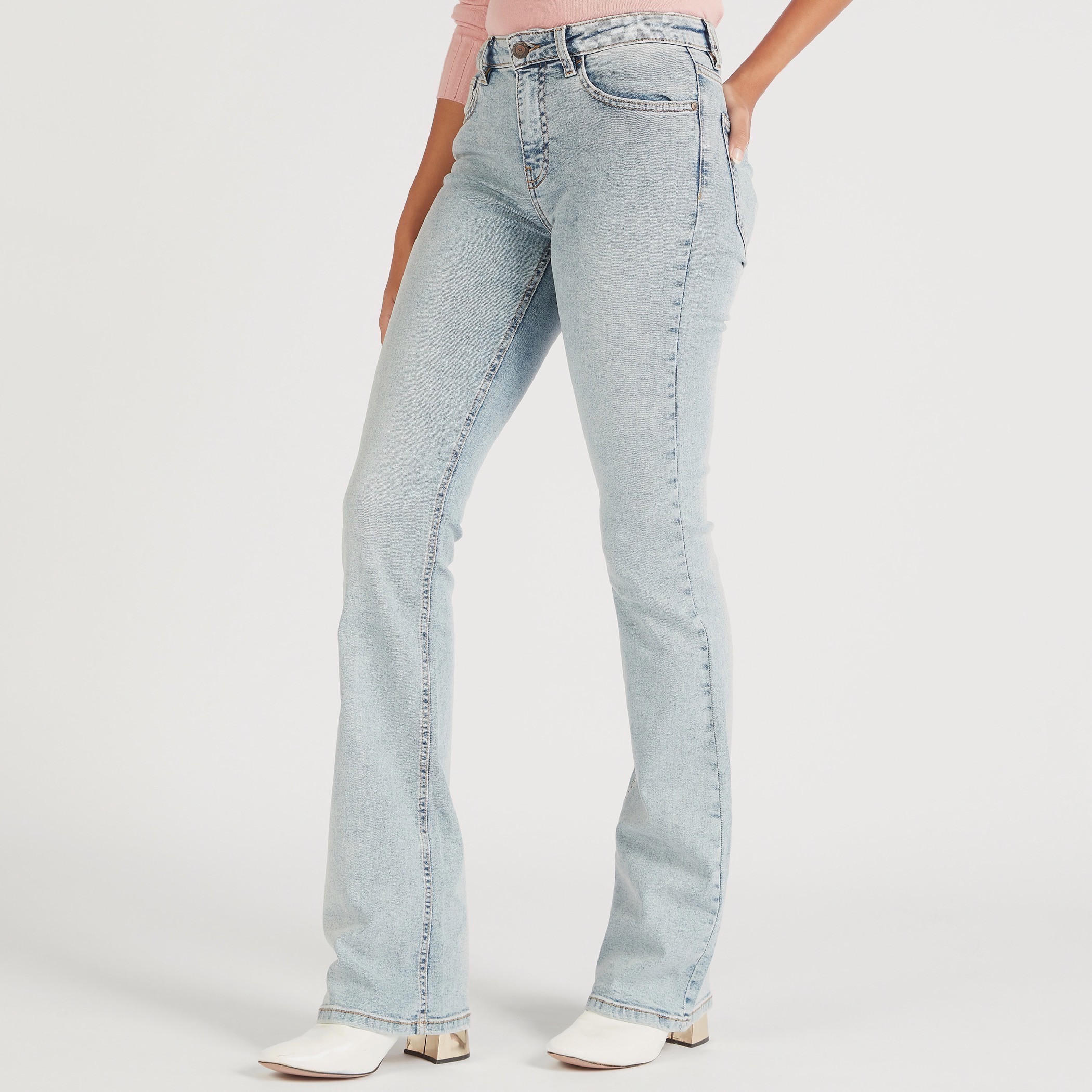 بنطلون جينز بقصّة الأبوات وخصر متوسط الارتفاع وجيوب-women-clothing-bottoms-jeans-image-1