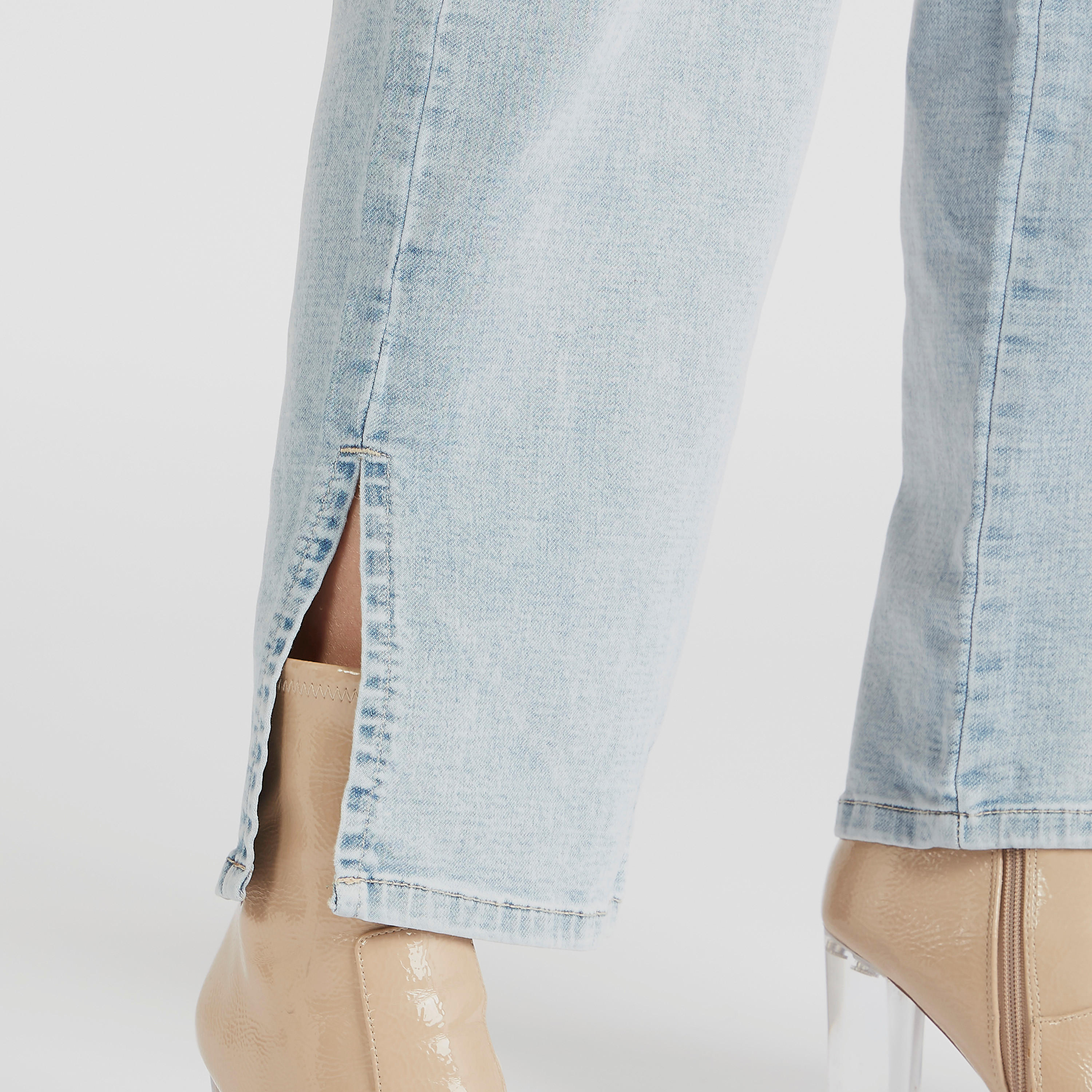 بنطلون جينز سادة برباط إغلاق وجيوب-women-clothing-bottoms-jeans-image-1