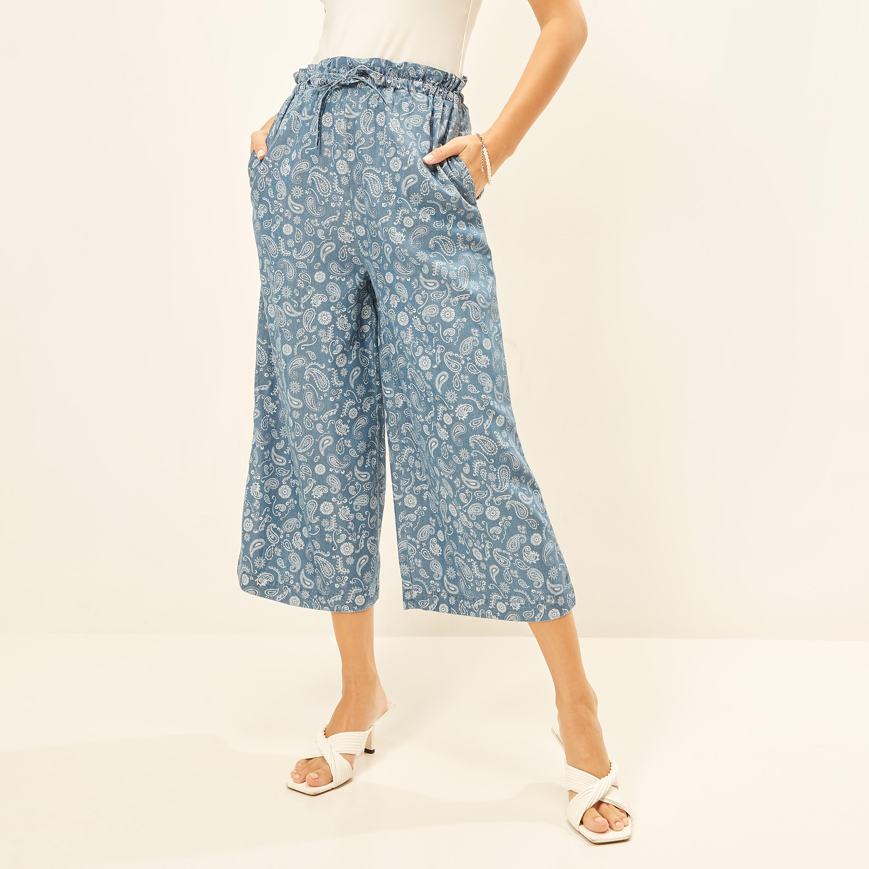 بنطلون بالازو دنيم برباط إغلاق وجيوب وطبعات-women-clothing-trousers-image-2