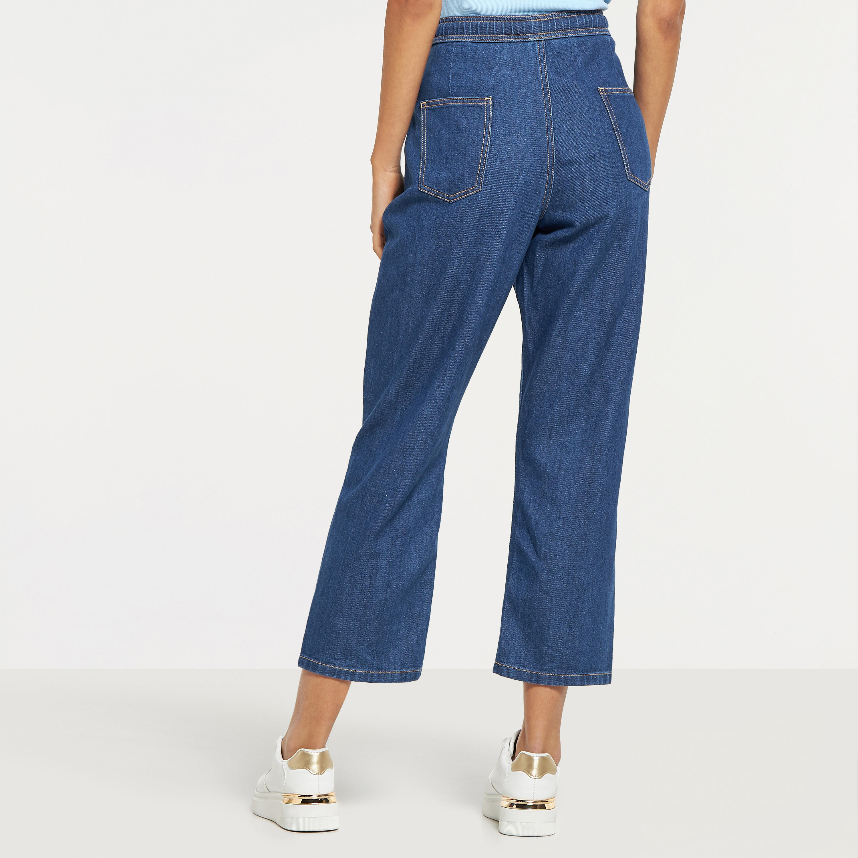 بنطلون دنيم سادة بقصة مريحة ورباط إغلاق وجيوب-women-clothing-bottoms-trousers-image-2