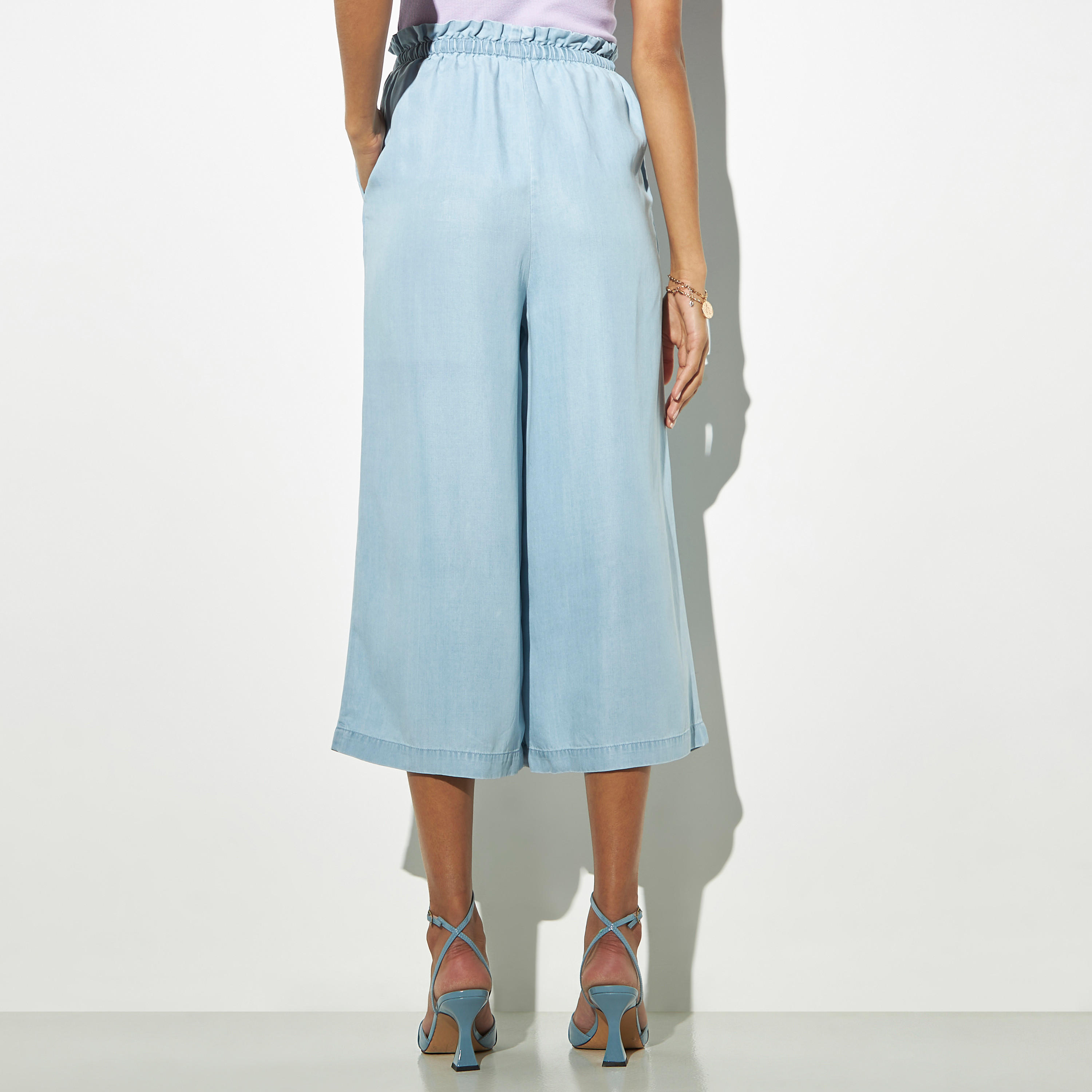 بنطلون قصير بخصر بيبرباج ورباط إغلاق وجيوب-women-clothing-bottoms-trousers-image-3