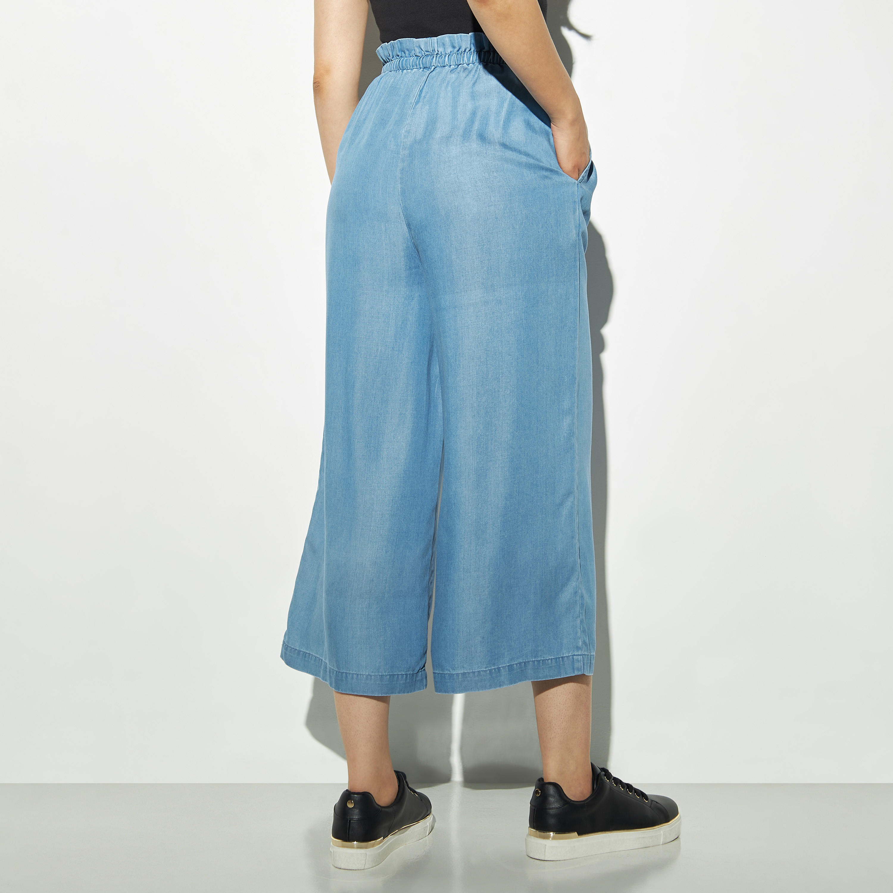 بنطلون قصير بخصر بيبرباج وجيوب-women-clothing-bottoms-trousers-image-3