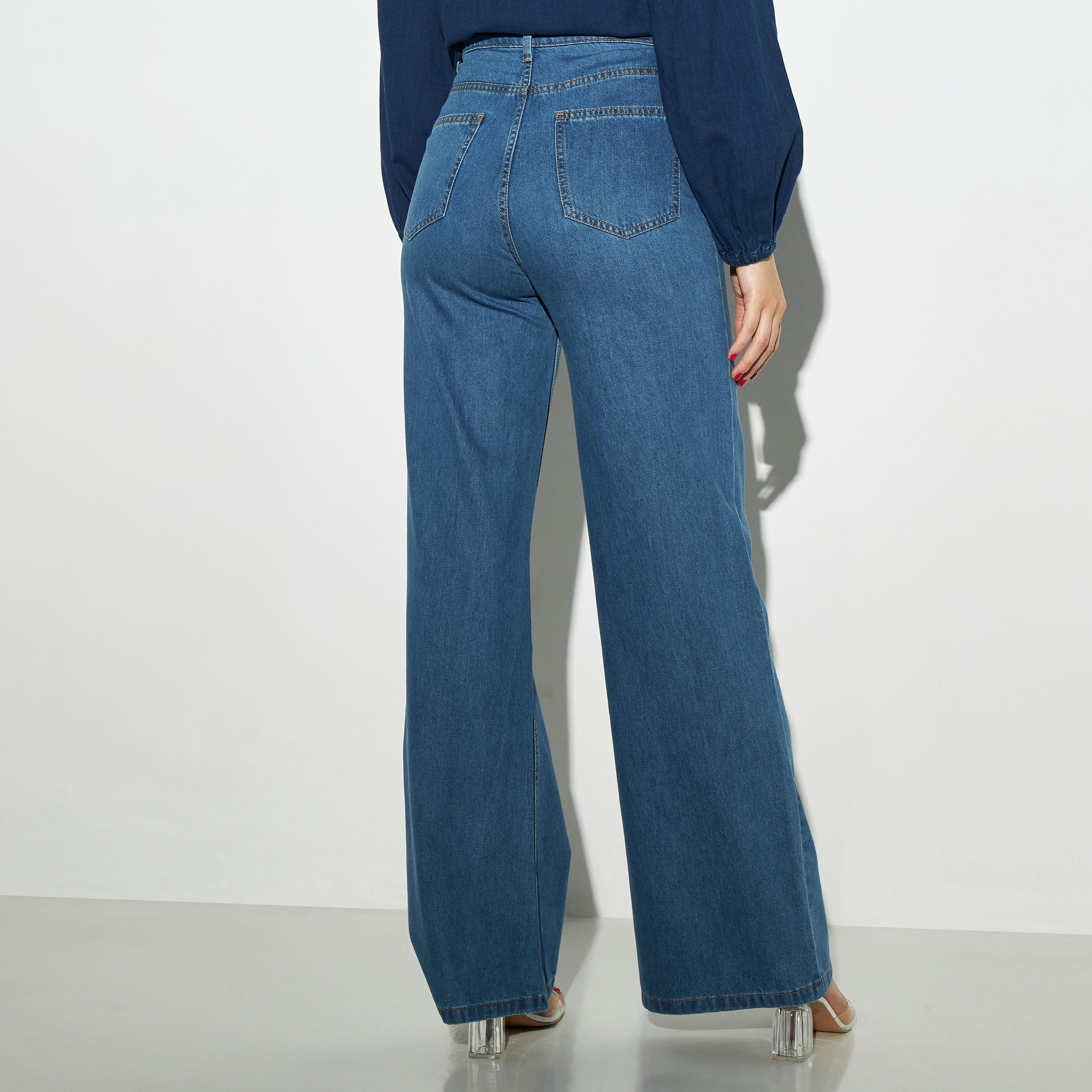 بنطلون جينز سادة واسع الساقين بجيوب-women-clothing-bottoms-jeans-image-2