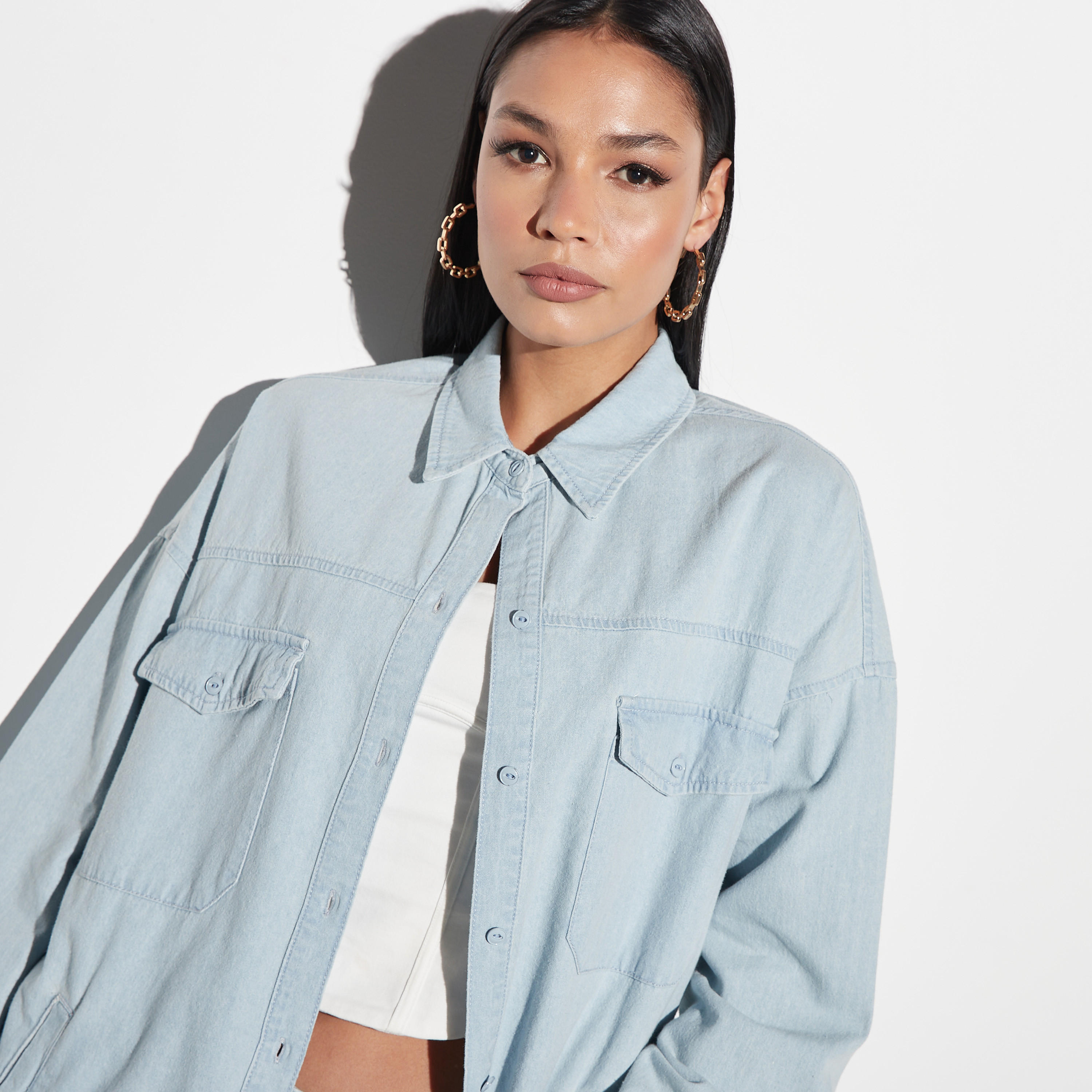 قميص جينز سادة مقاس كبير بجيوب-women-clothing-shirtsandblouses-shirts-image-5