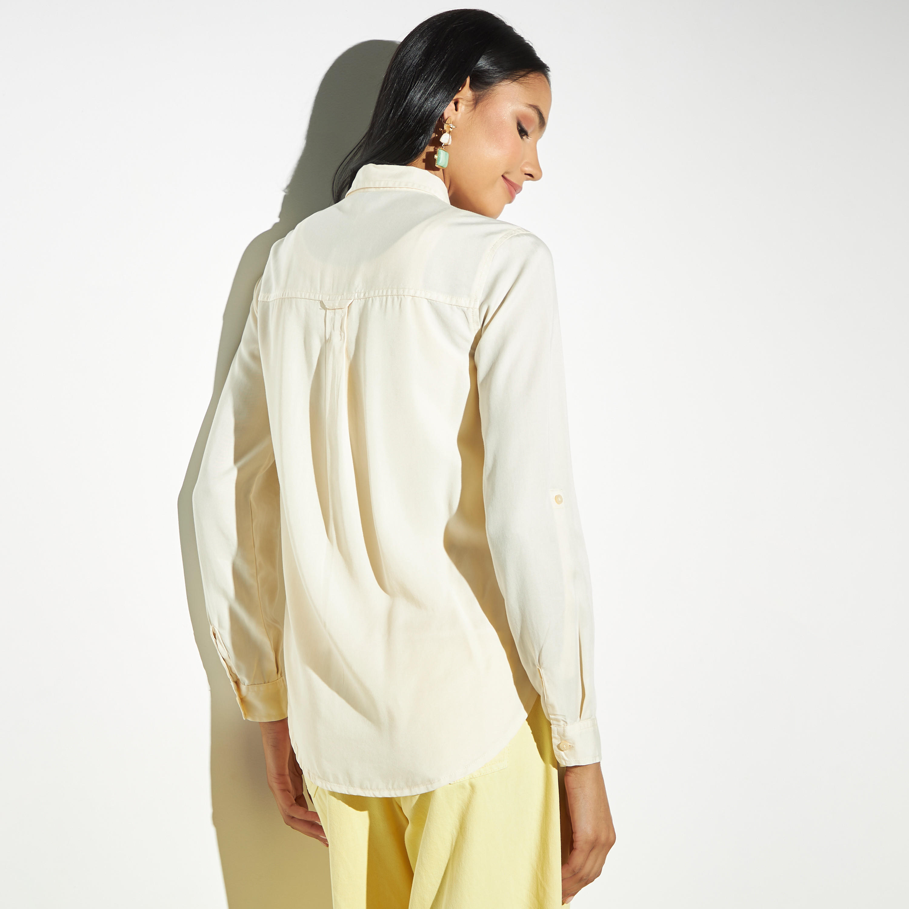 قميص تينسيل سادة بجيوب وأكمام مثنية للأعلى-women-clothing-shirtsandblouses-shirts-image-3