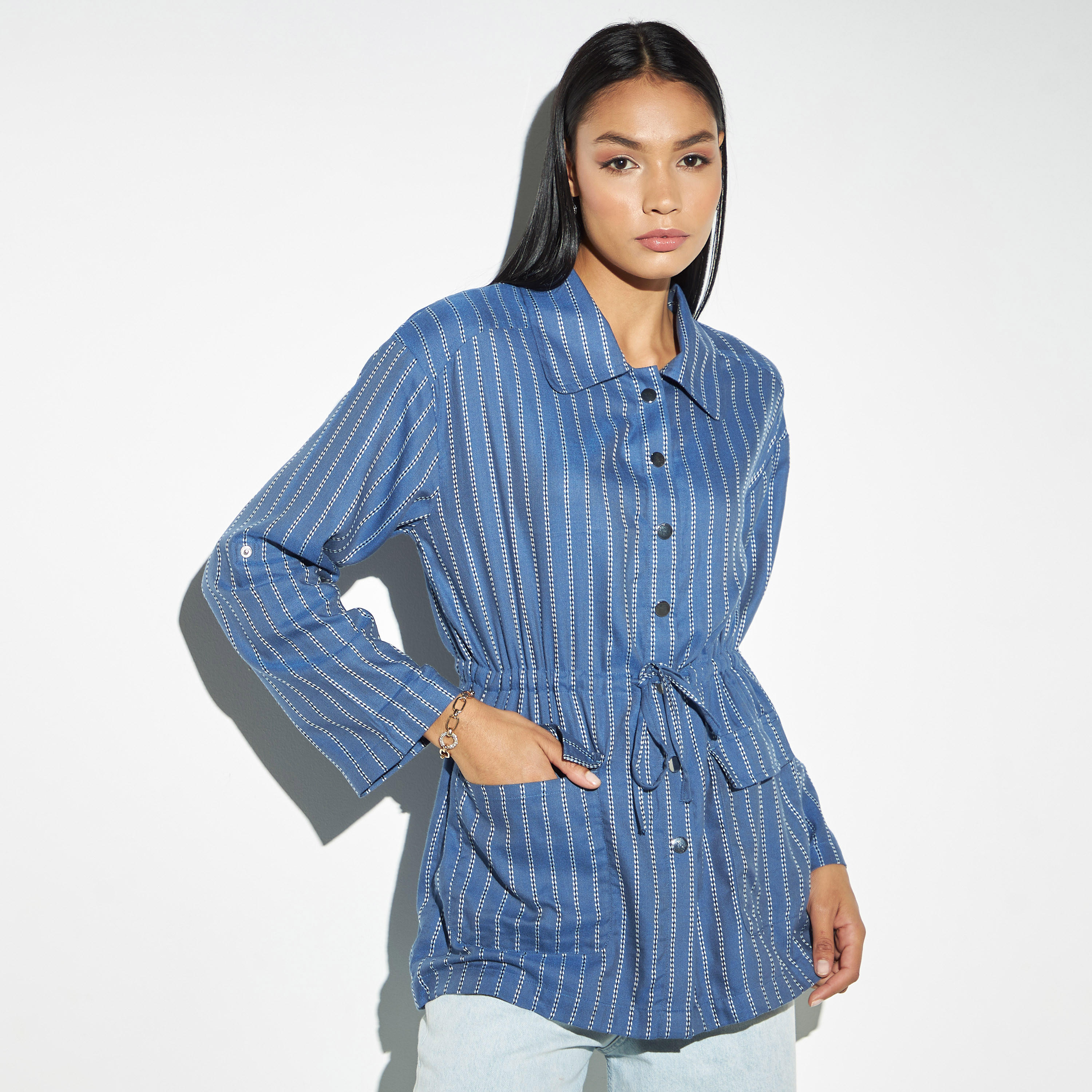 جاكيت تينسيل مخطط برباط إغلاق وأكمام مثنية لأعلى-women-winterwear-coatsandjackets-jackets-image-1