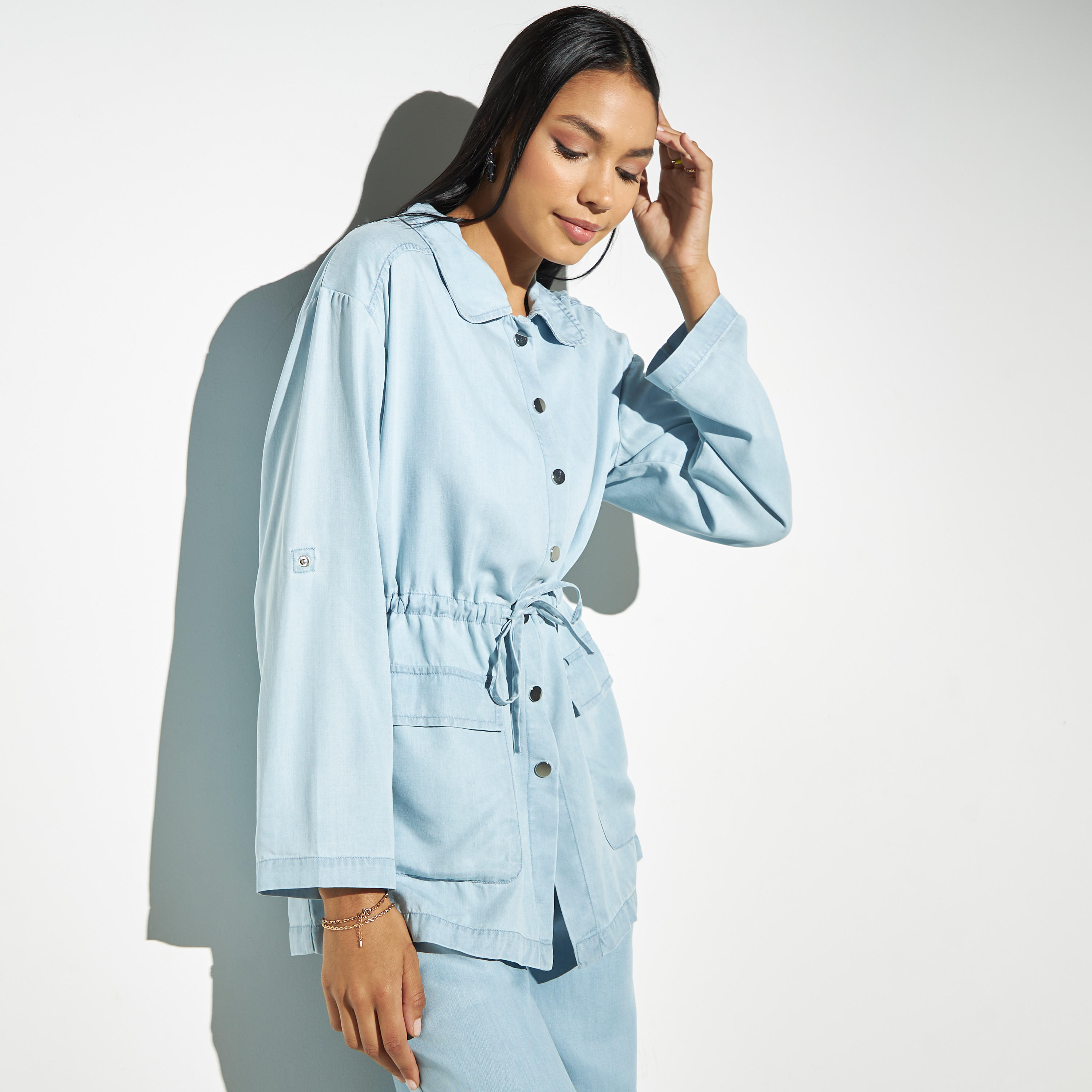 جاكيت تينسيل سادة برباط إغلاق وأكمام مثنية لأعلى-women-winterwear-coatsandjackets-jackets-image-4