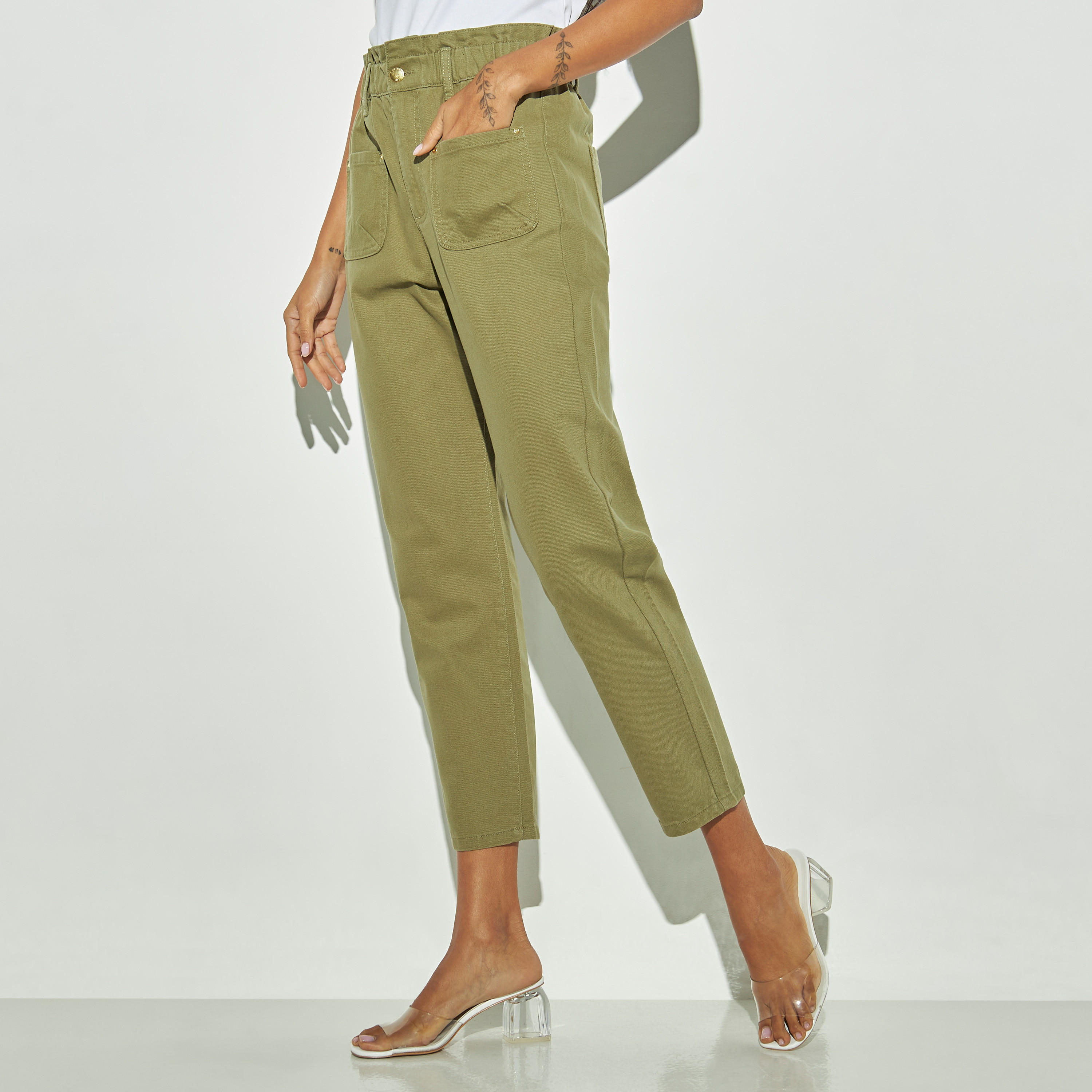 بنطلون جينز سلوشي سادة بقصة مريحة وخصر بيبرباج-women-clothing-bottoms-jeans-image-1
